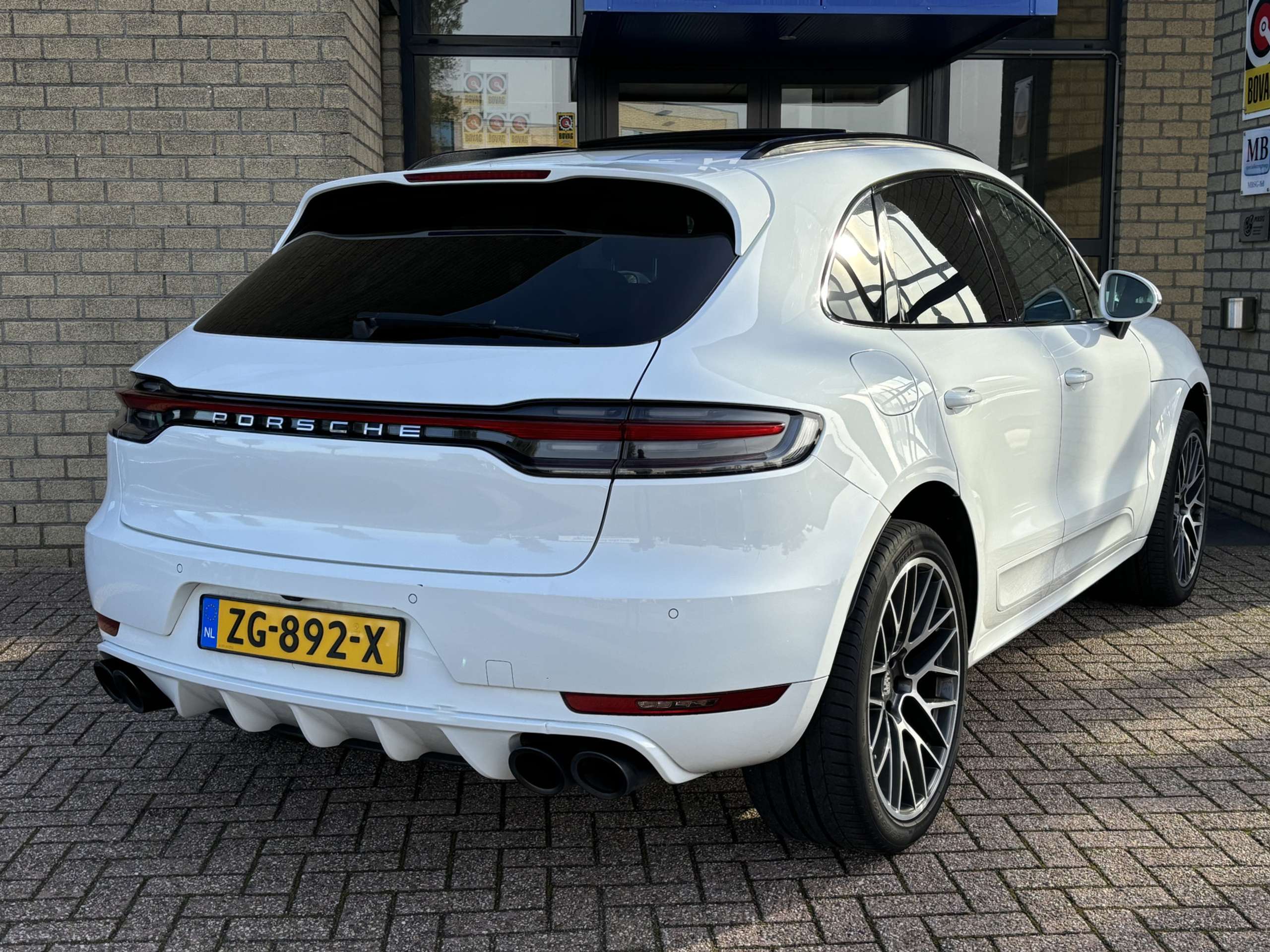 Porsche - Macan