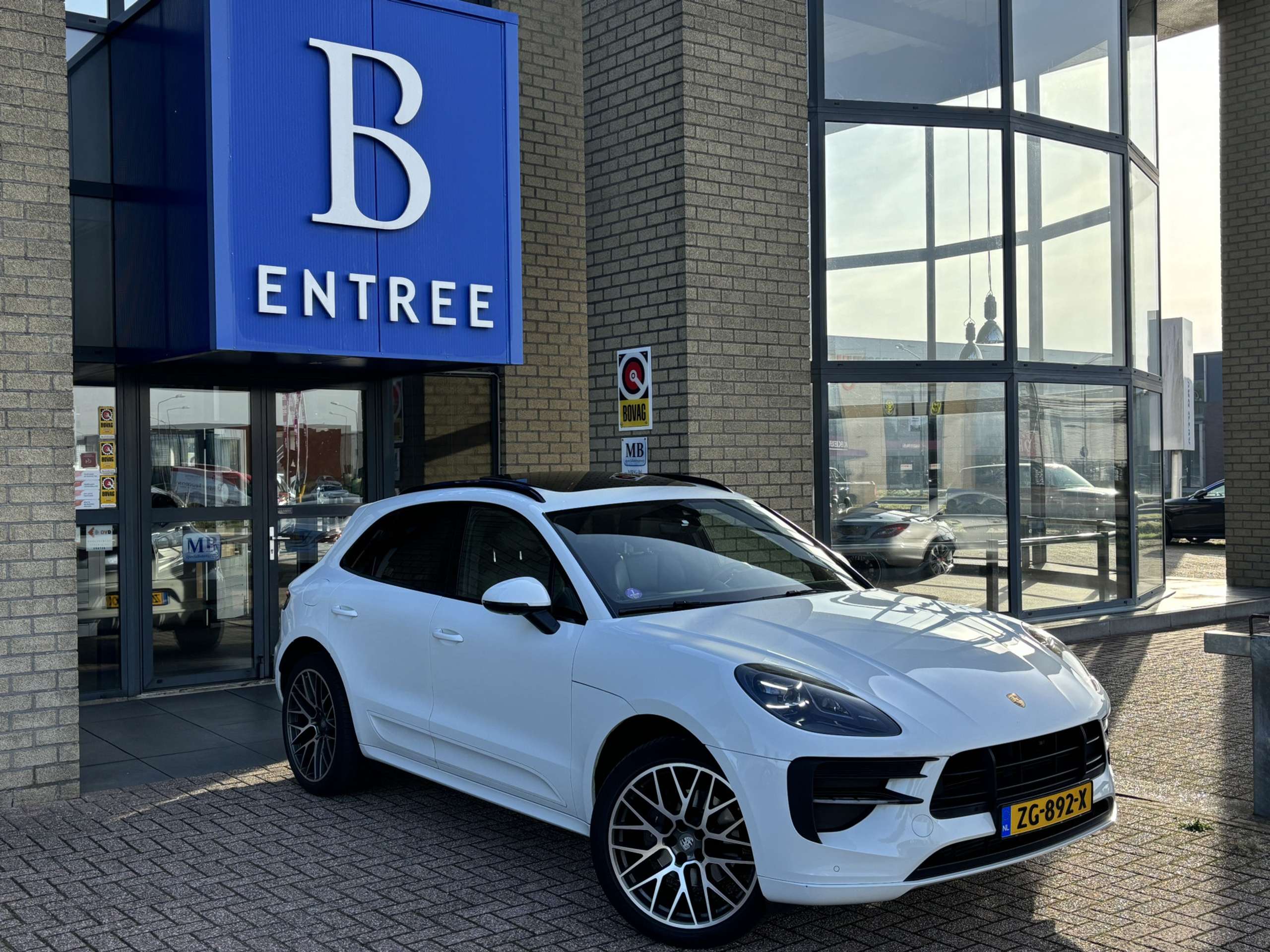 Porsche - Macan