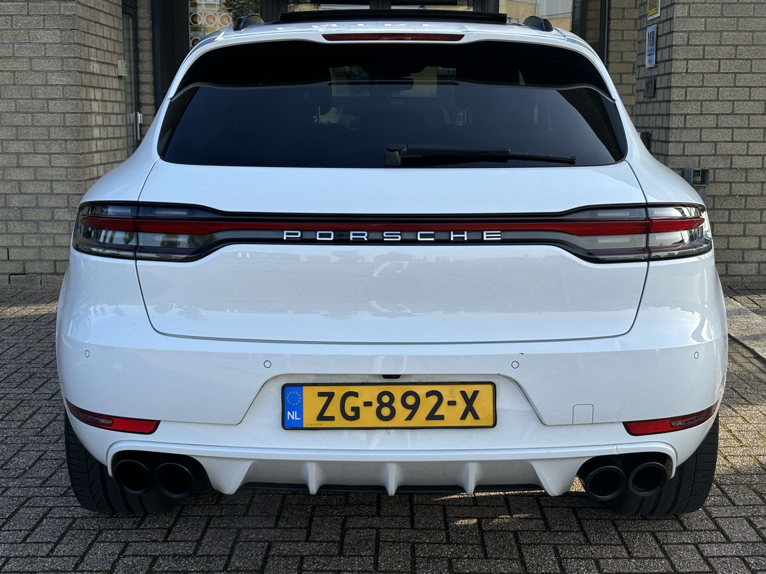 Porsche - Macan