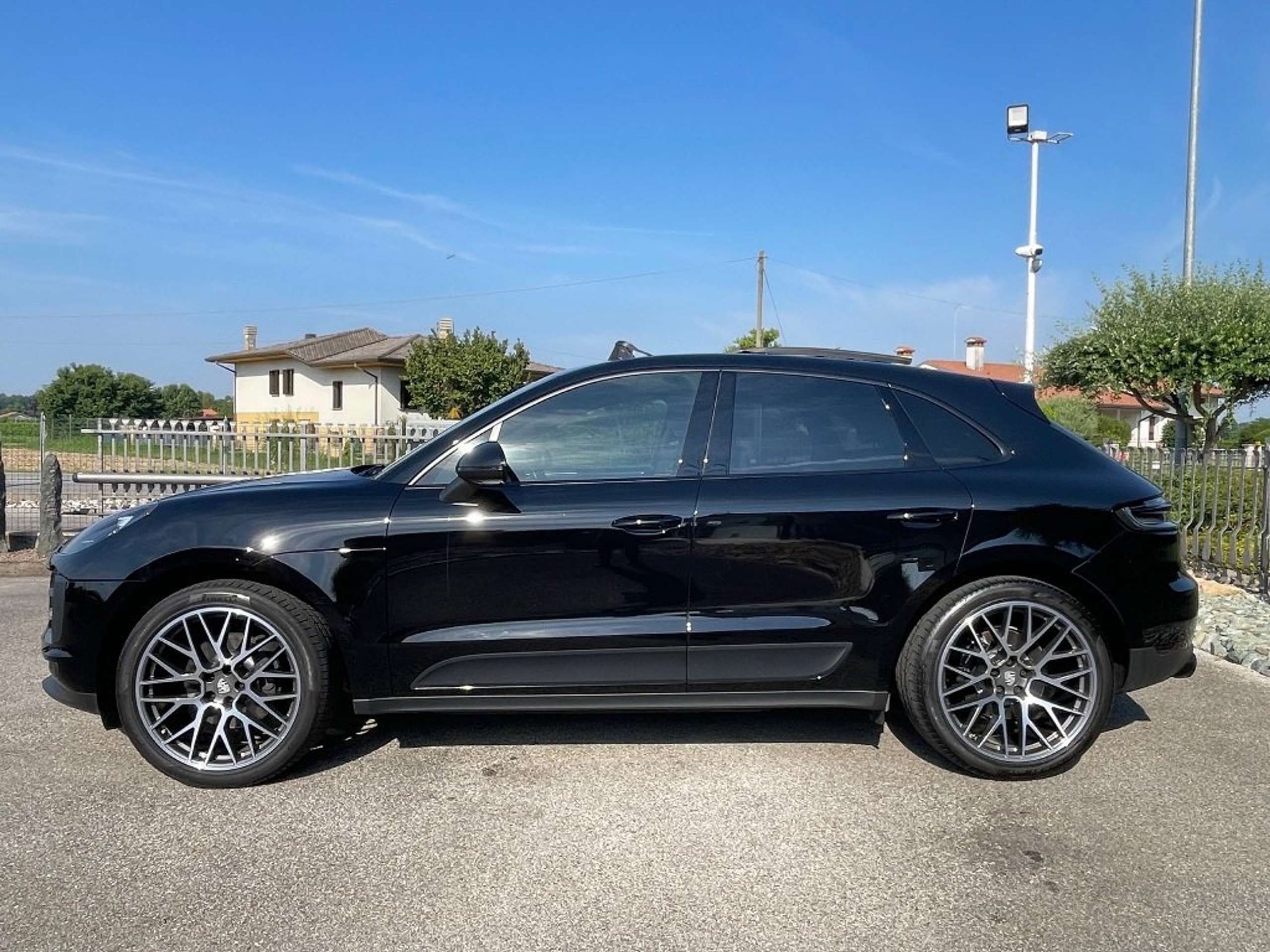 Porsche - Macan