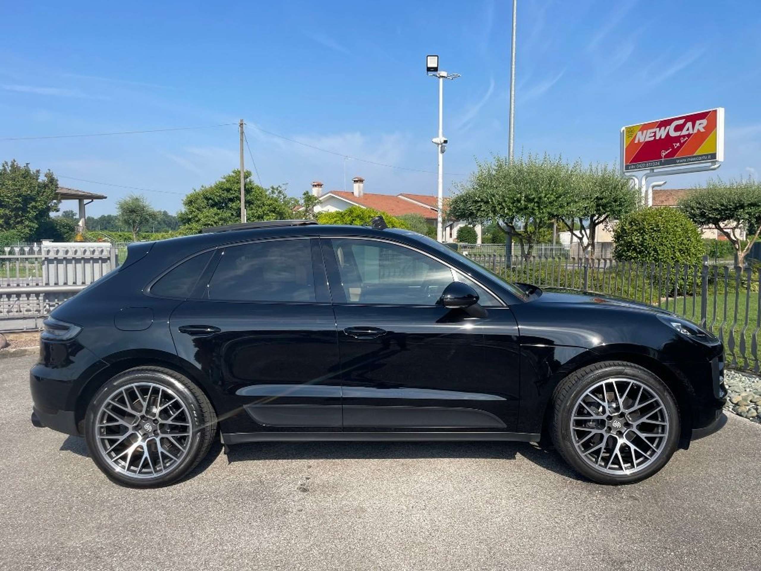 Porsche - Macan