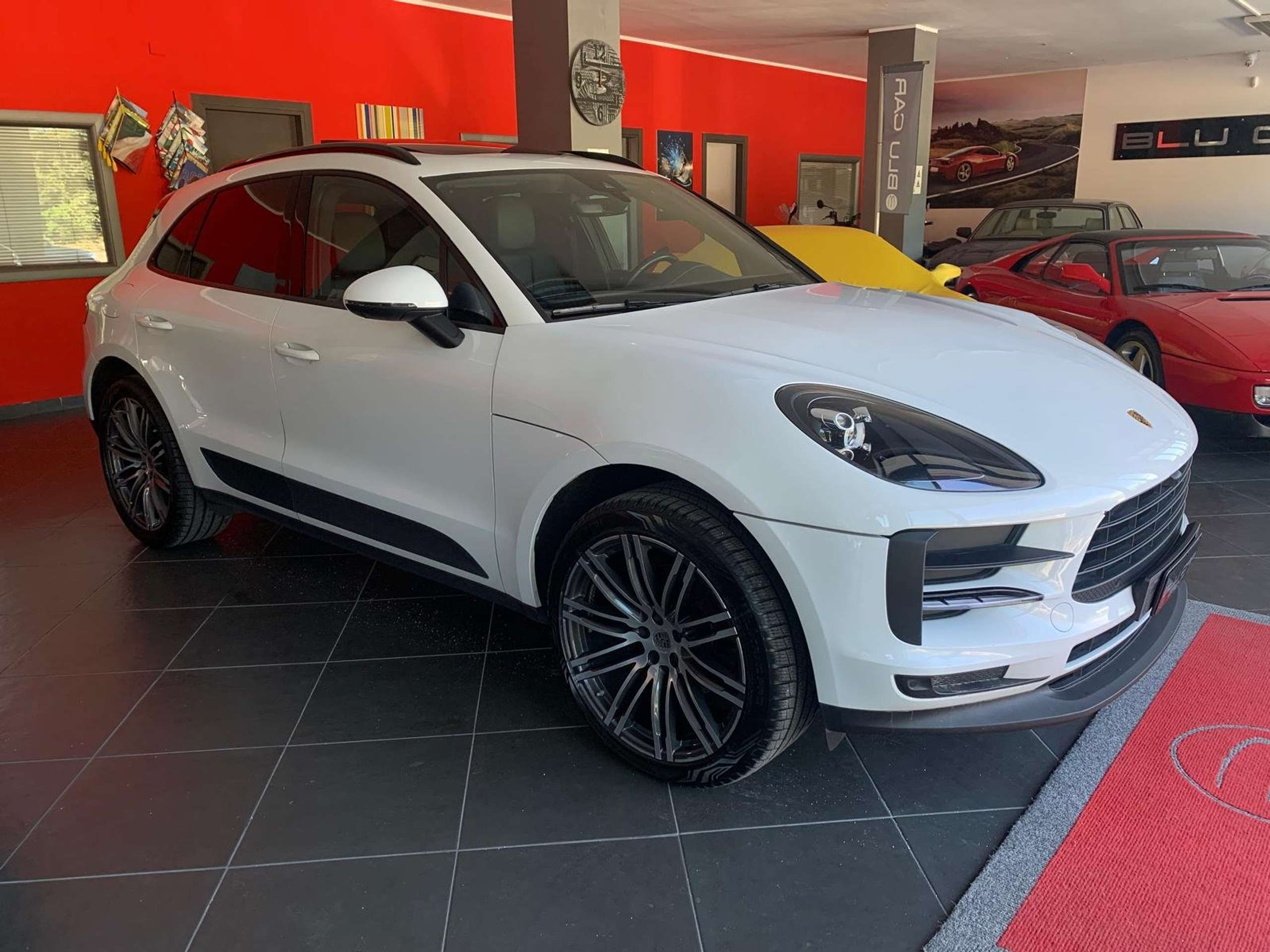 Porsche - Macan