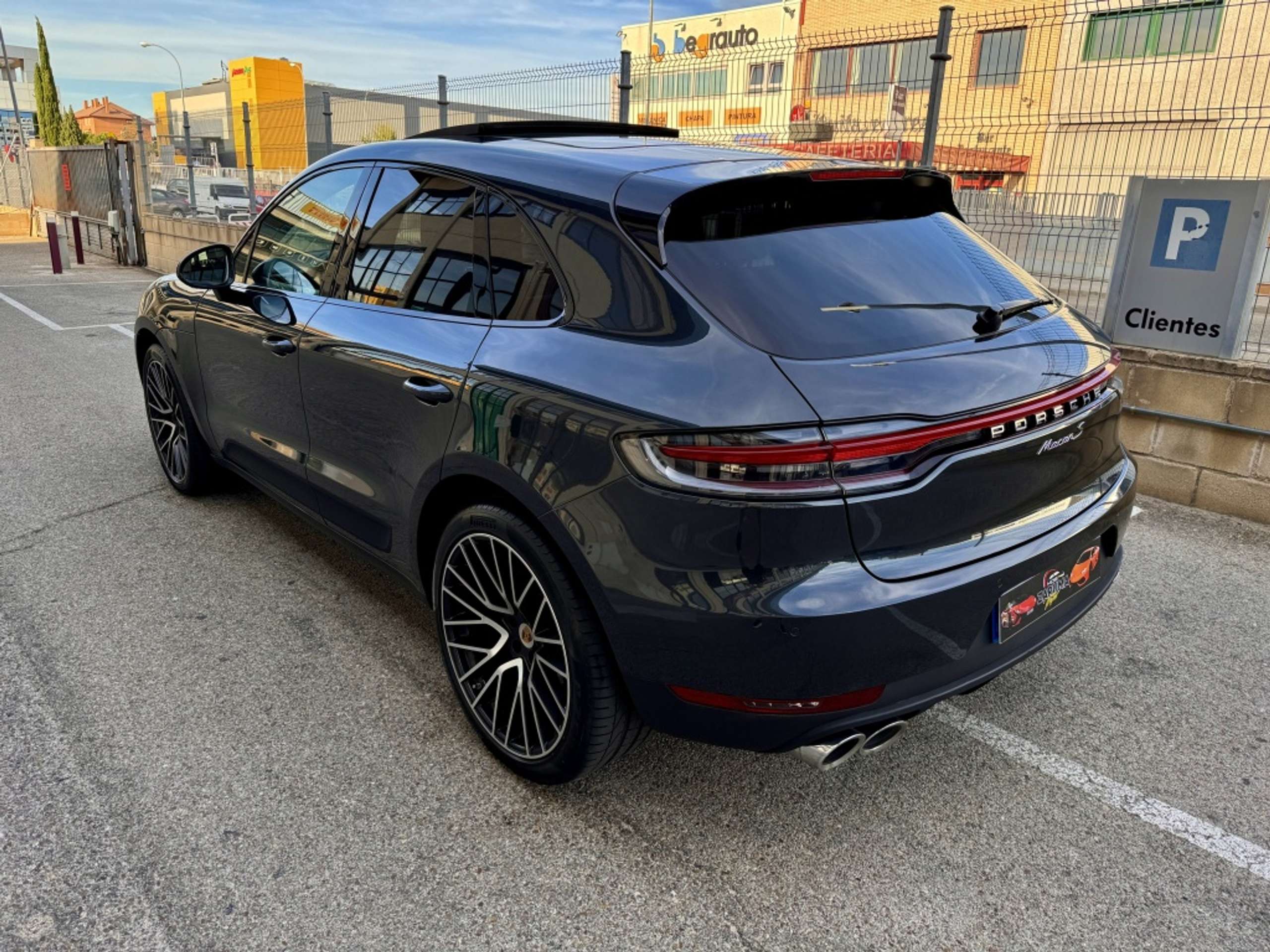 Porsche - Macan