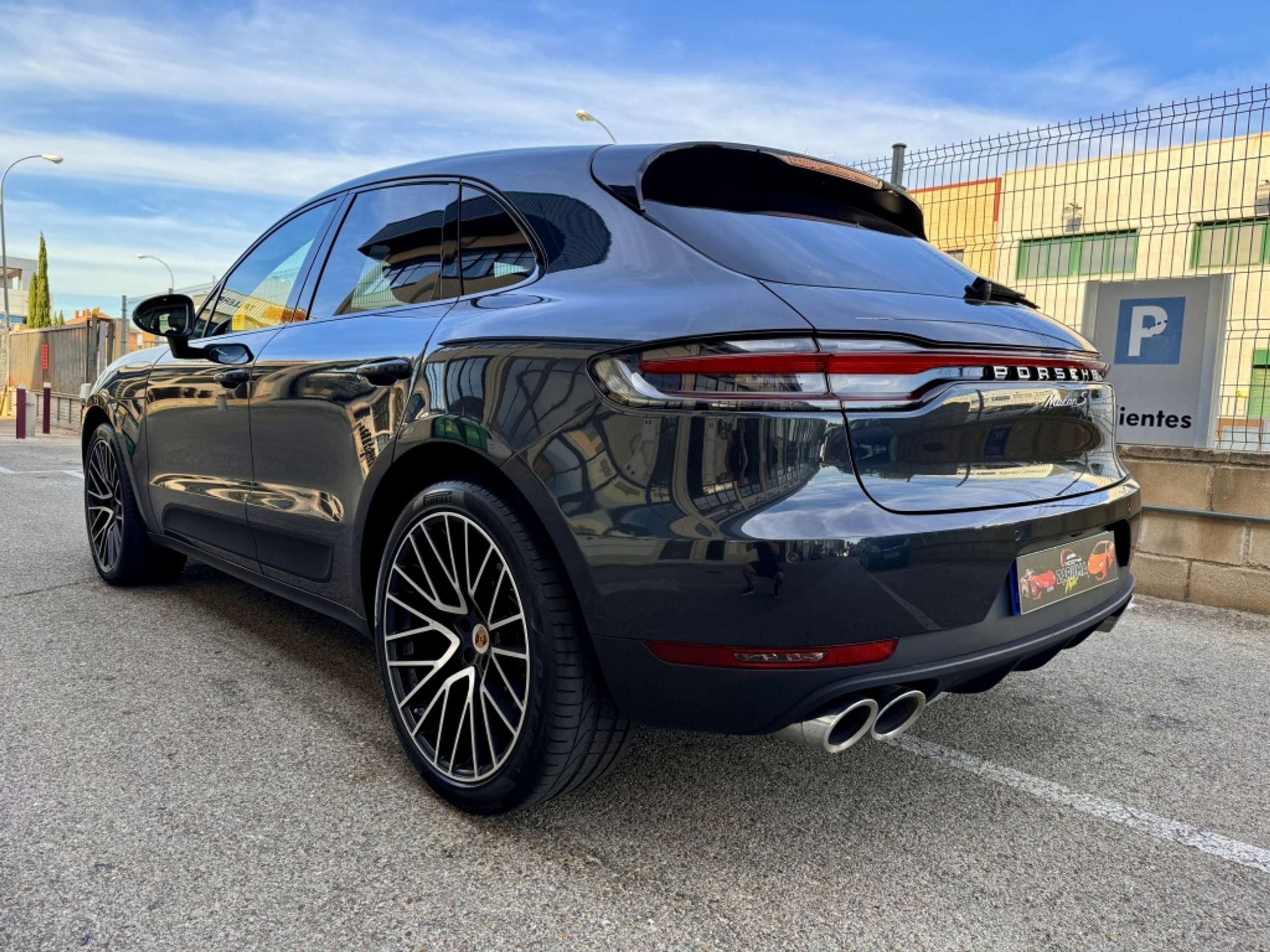 Porsche - Macan