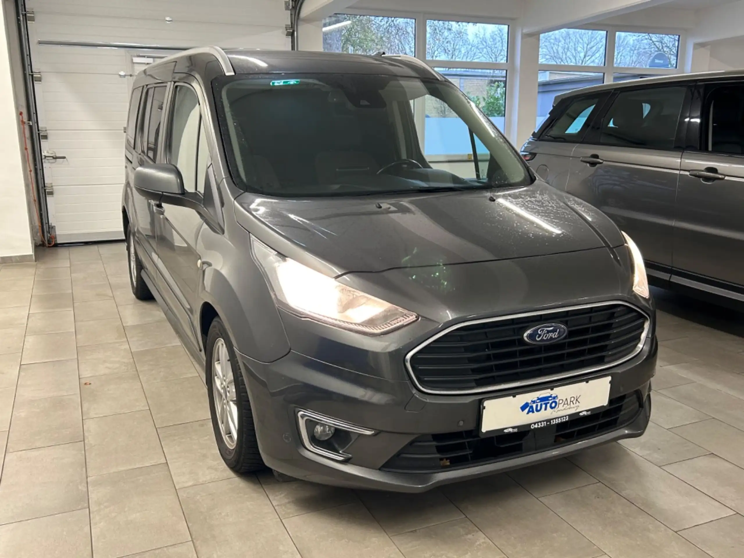 Ford - Grand Tourneo