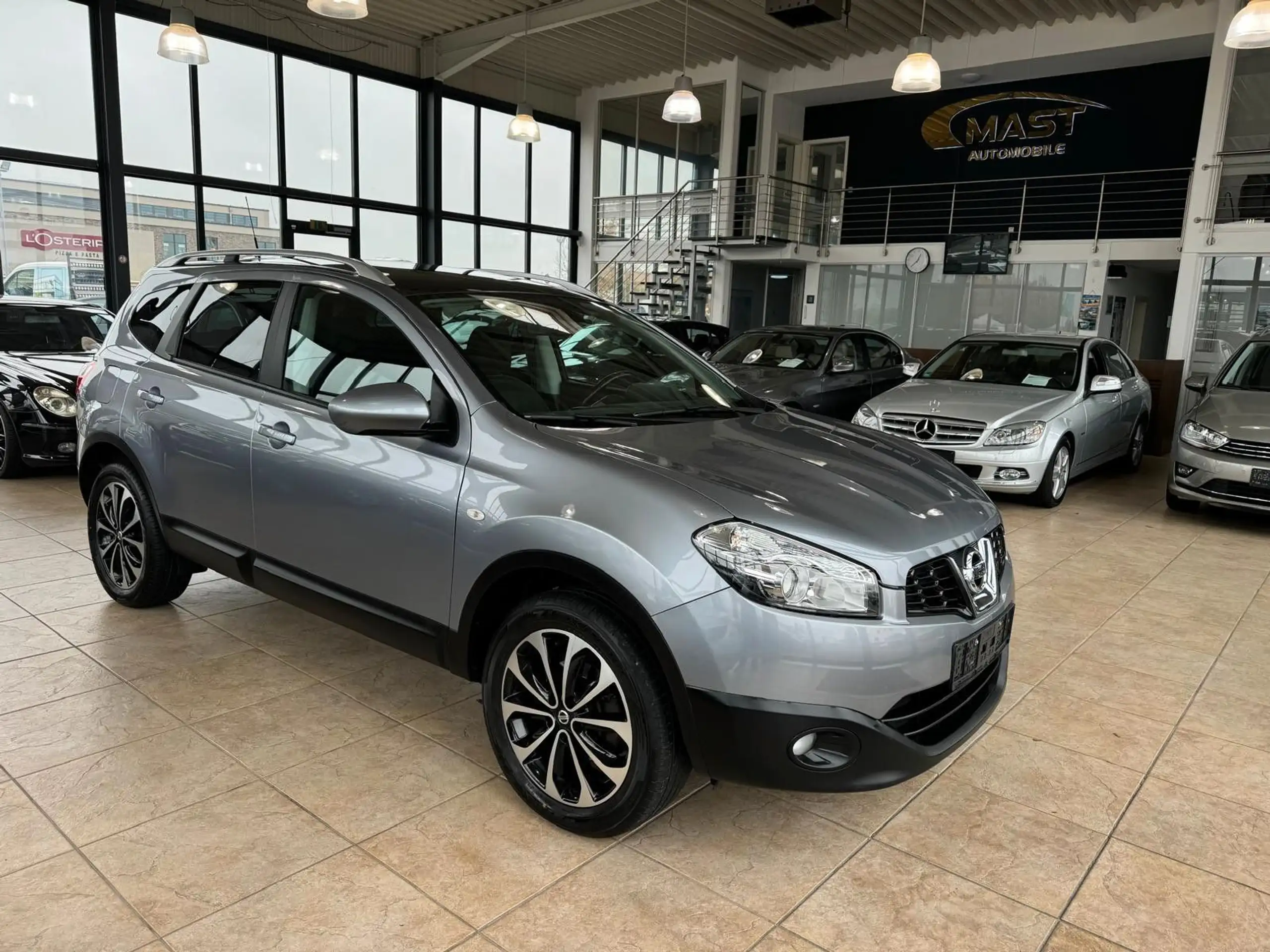 Nissan - Qashqai+2