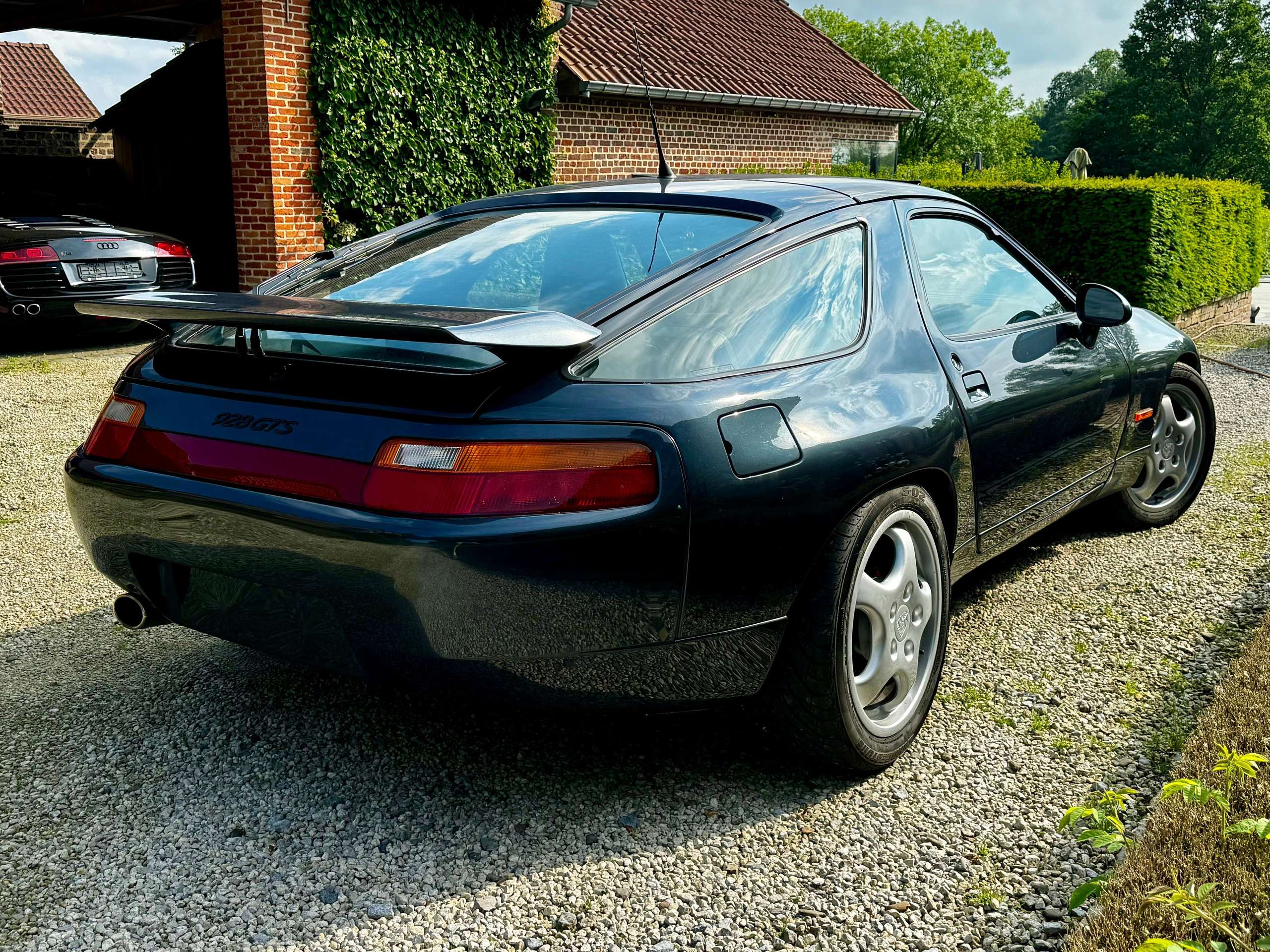 Porsche - 928