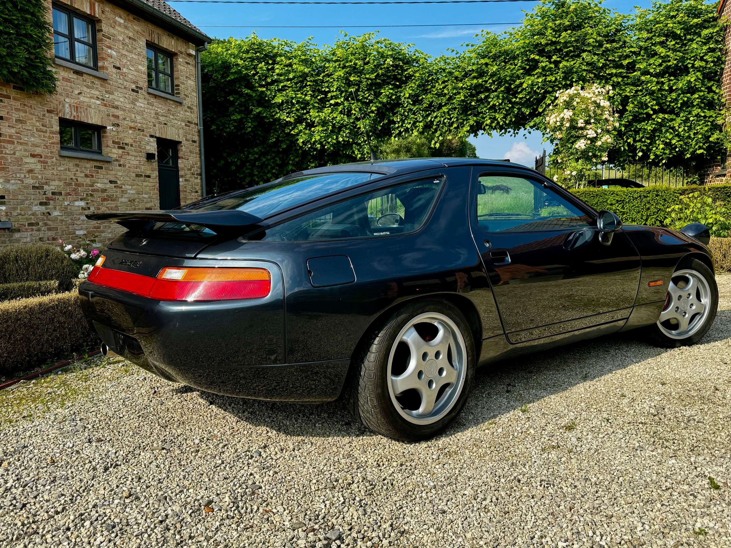 Porsche - 928