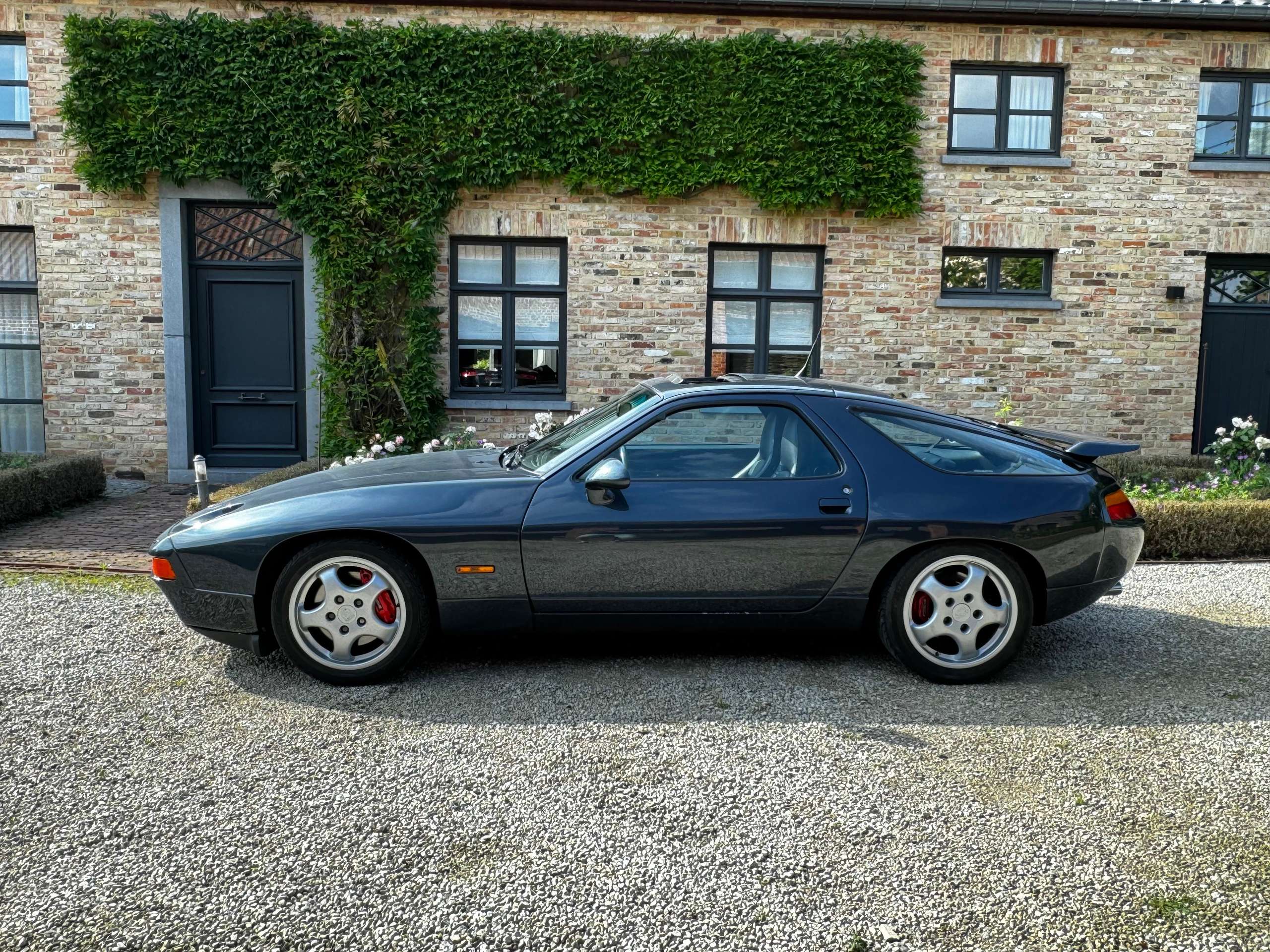 Porsche - 928