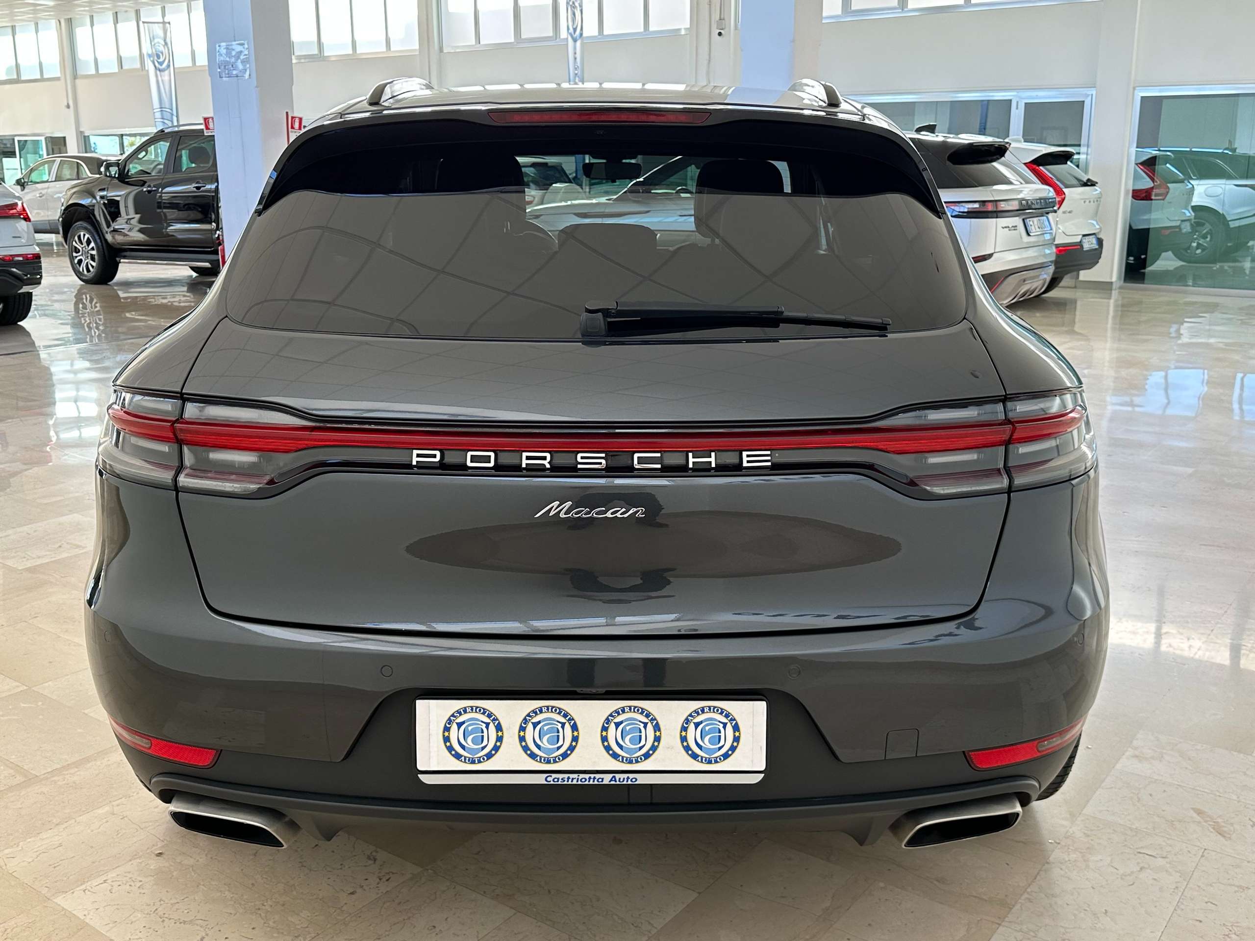 Porsche - Macan