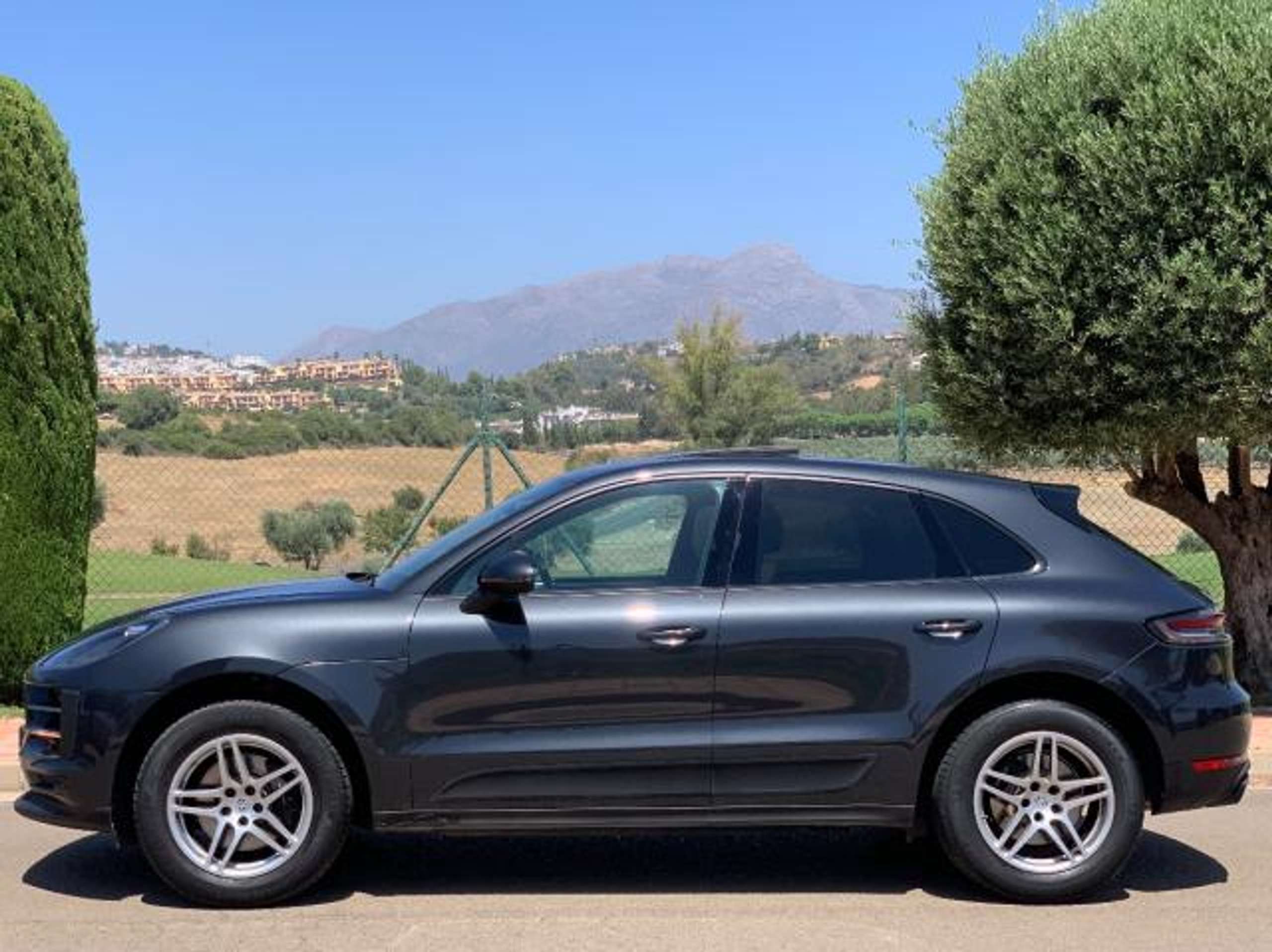 Porsche - Macan