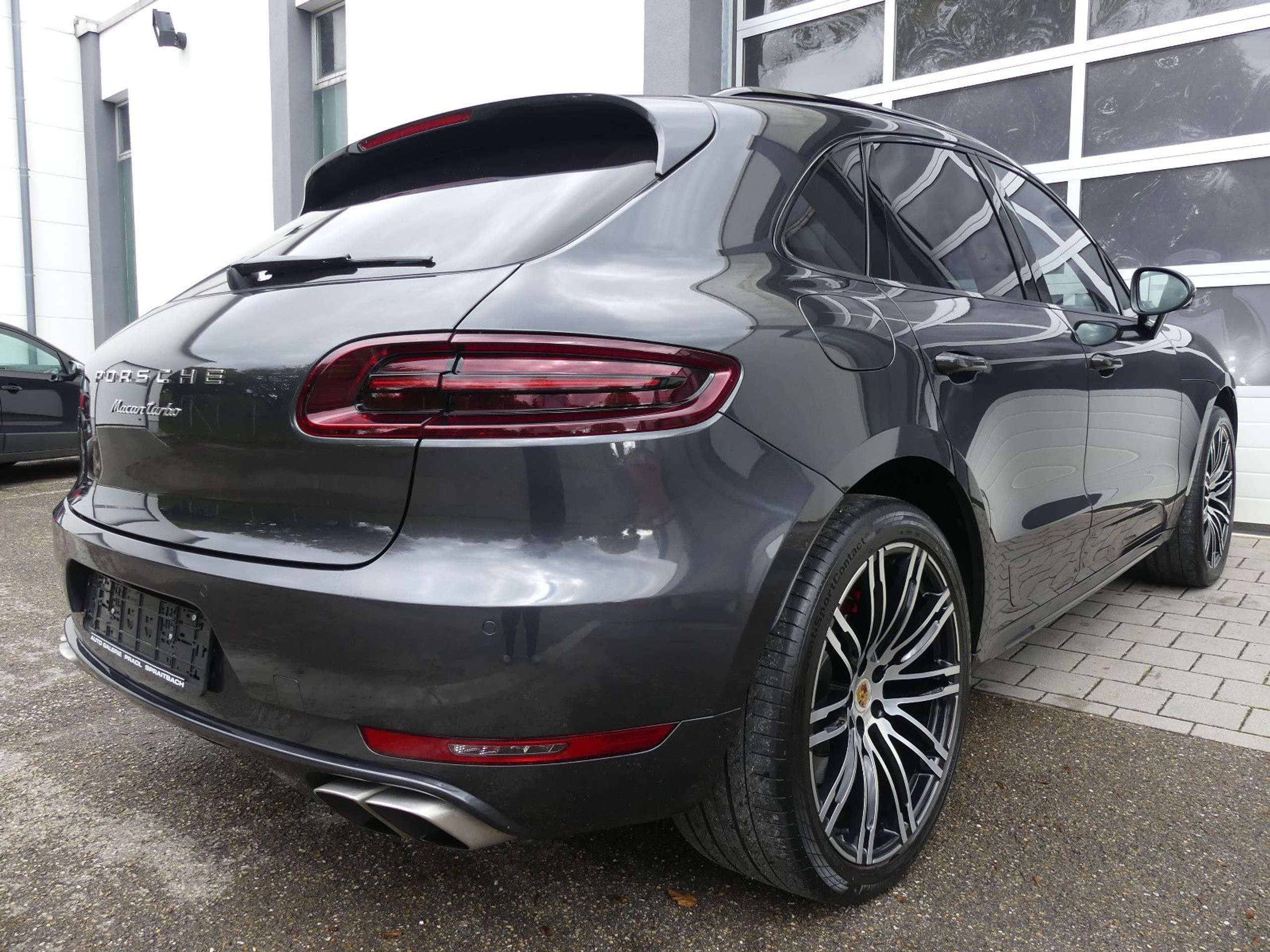 Porsche - Macan