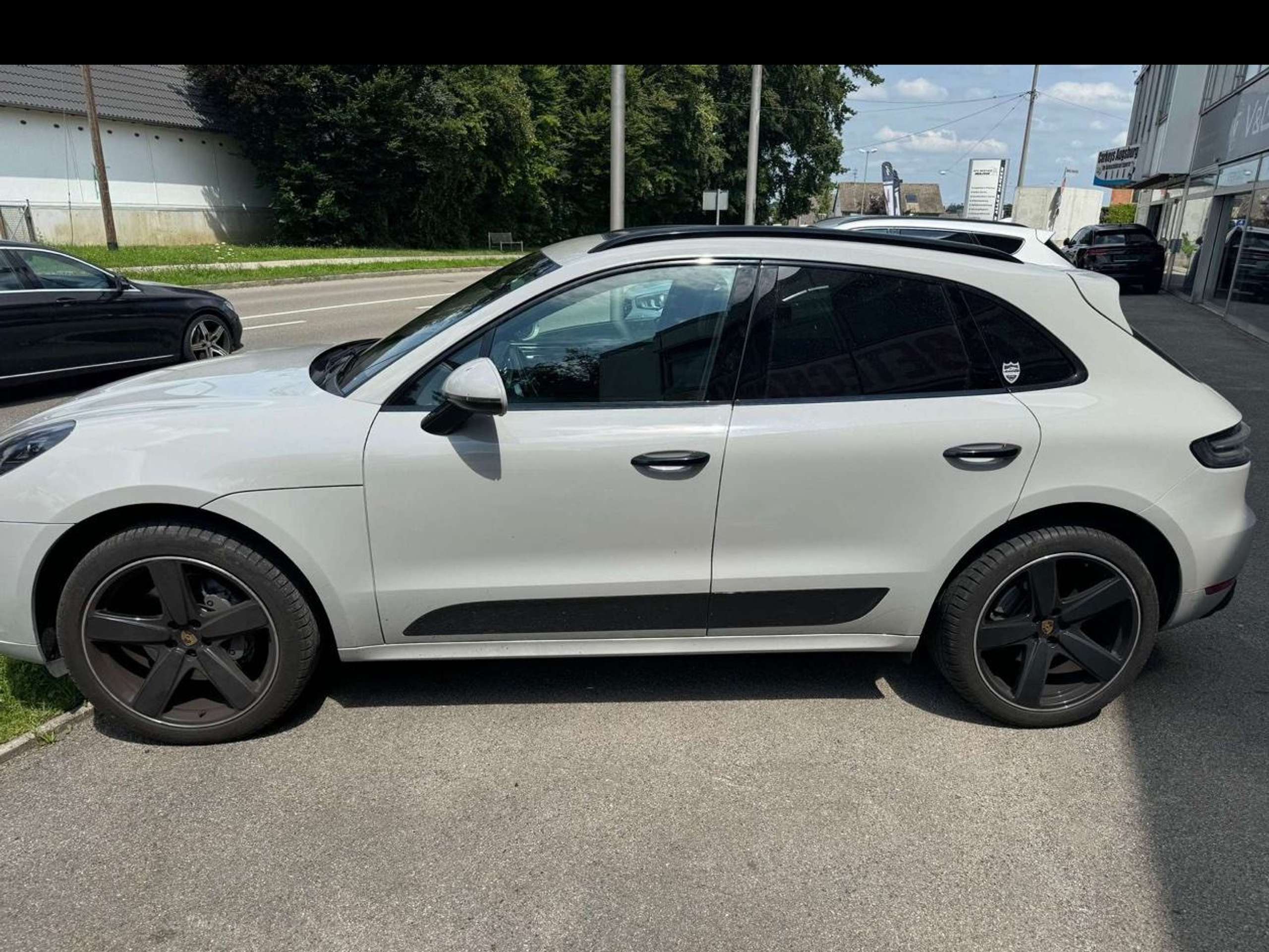 Porsche - Macan