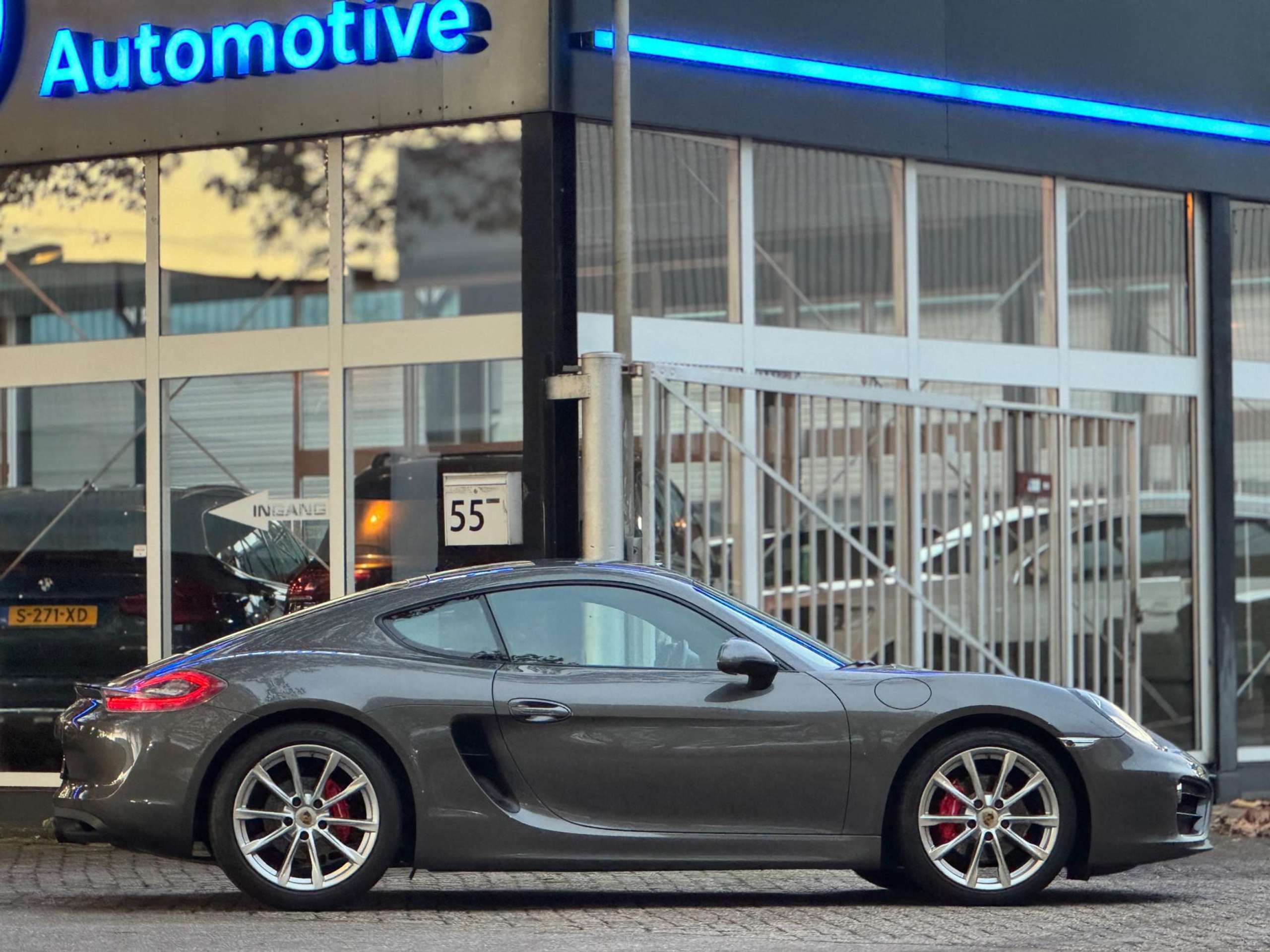 Porsche - Cayman