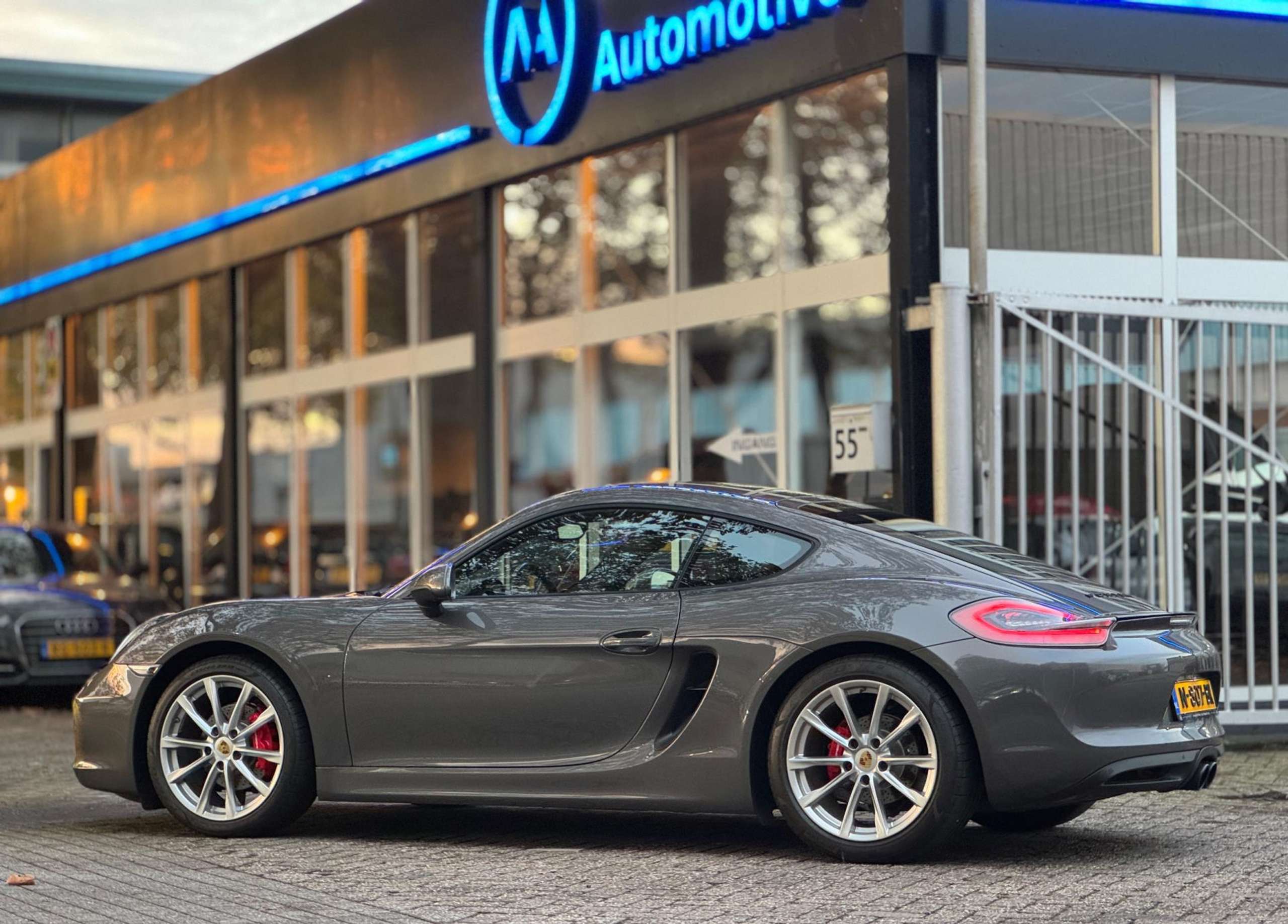 Porsche - Cayman