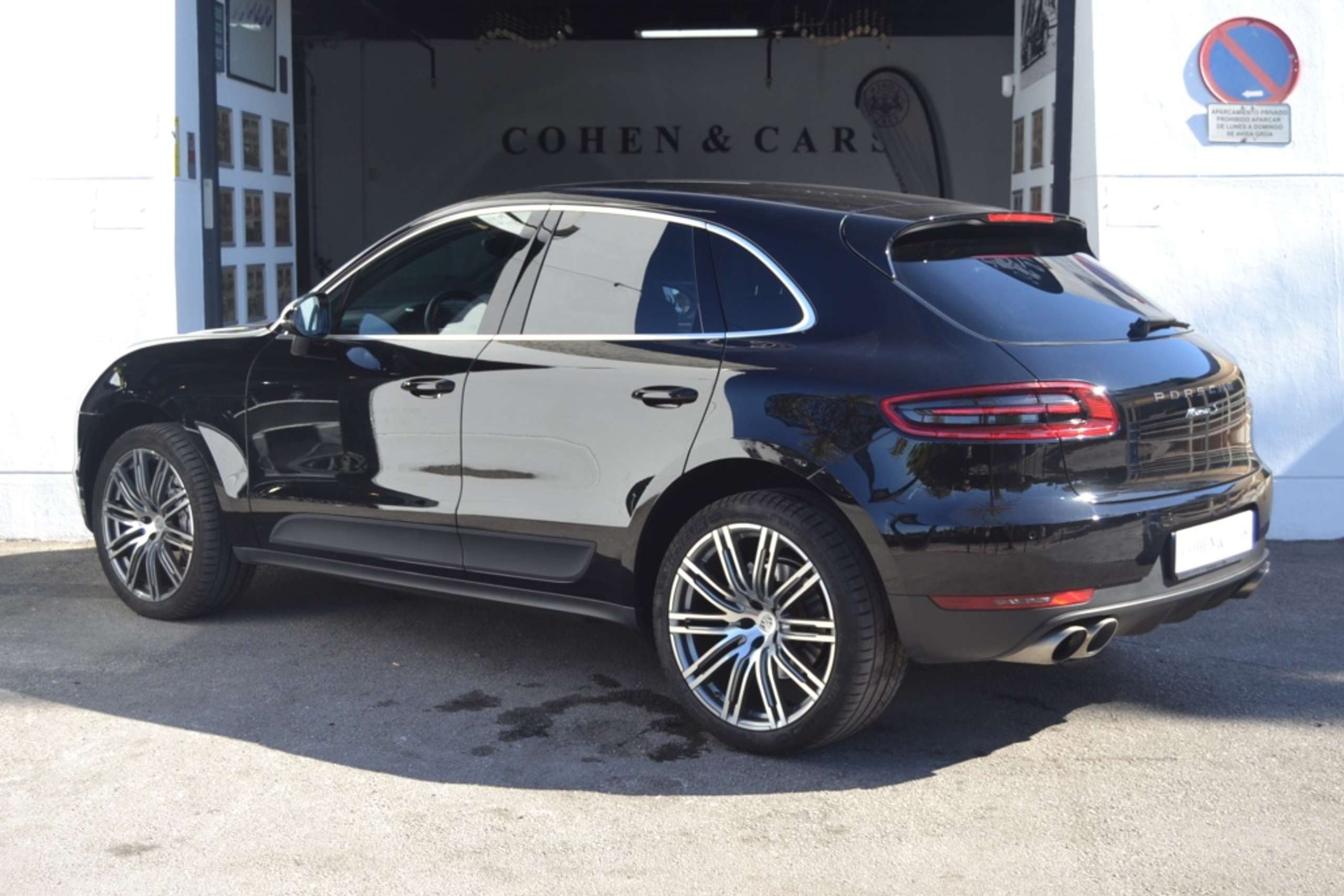 Porsche - Macan