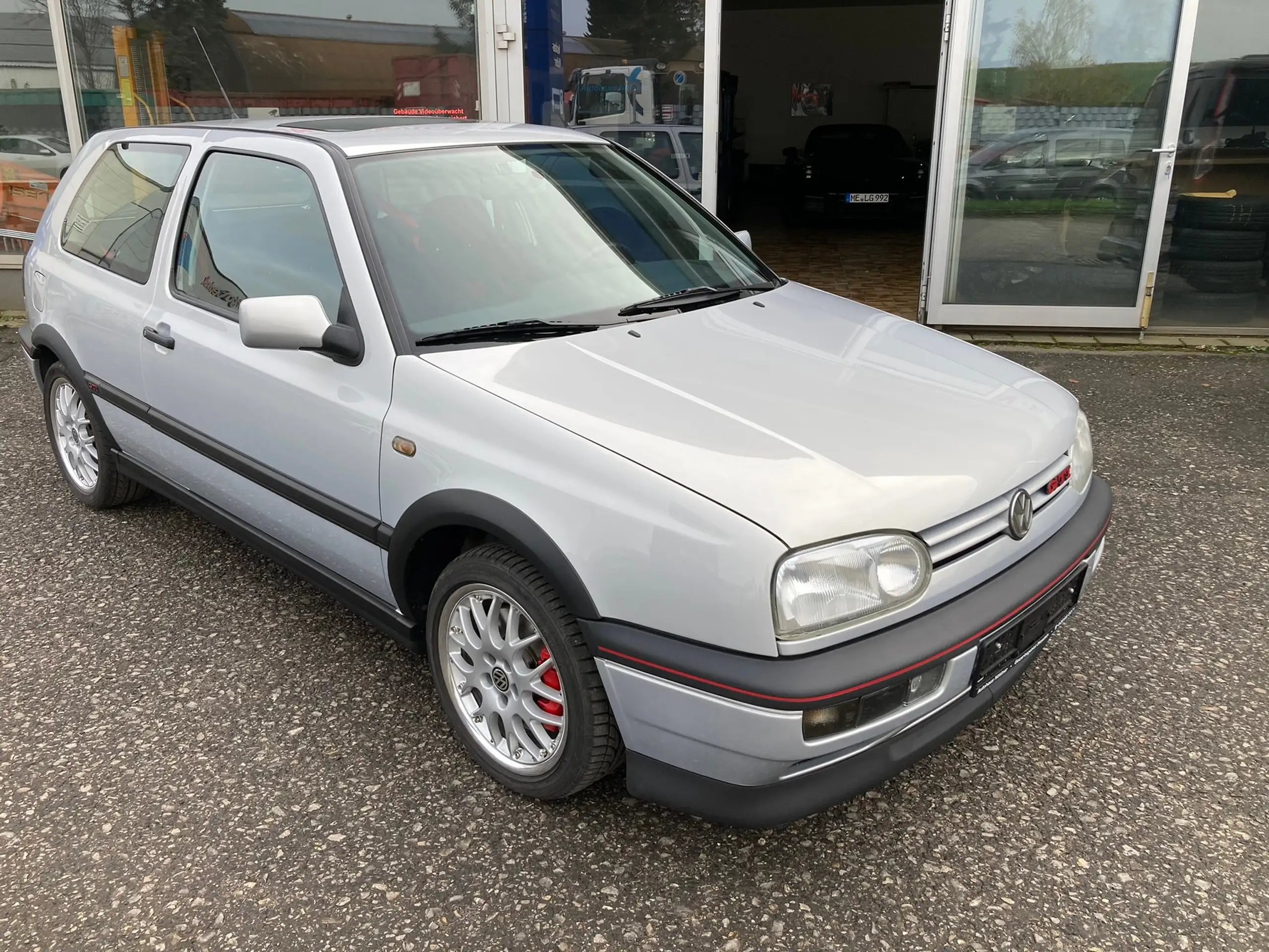 Volkswagen - Golf GTI