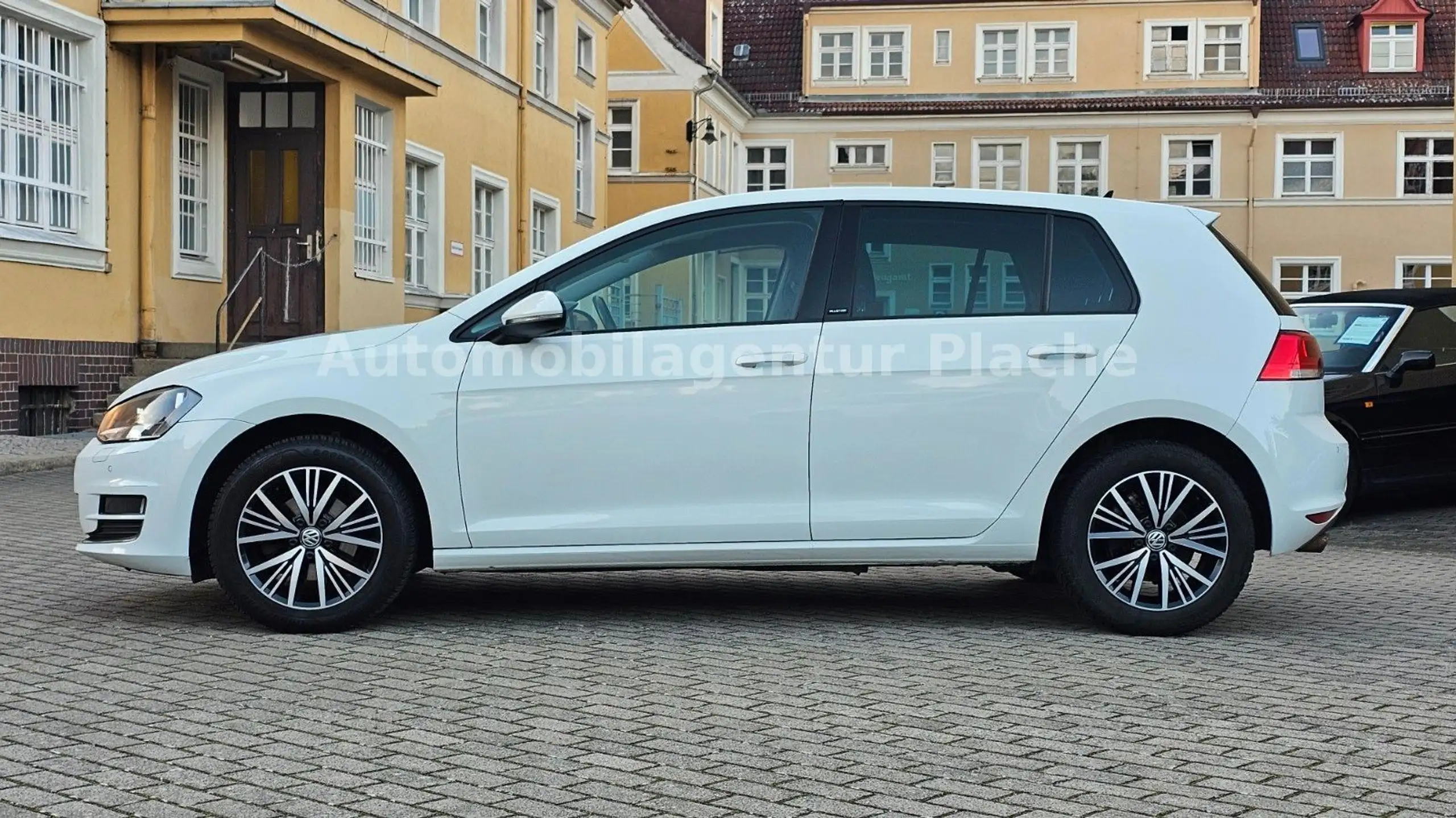 Volkswagen - Golf