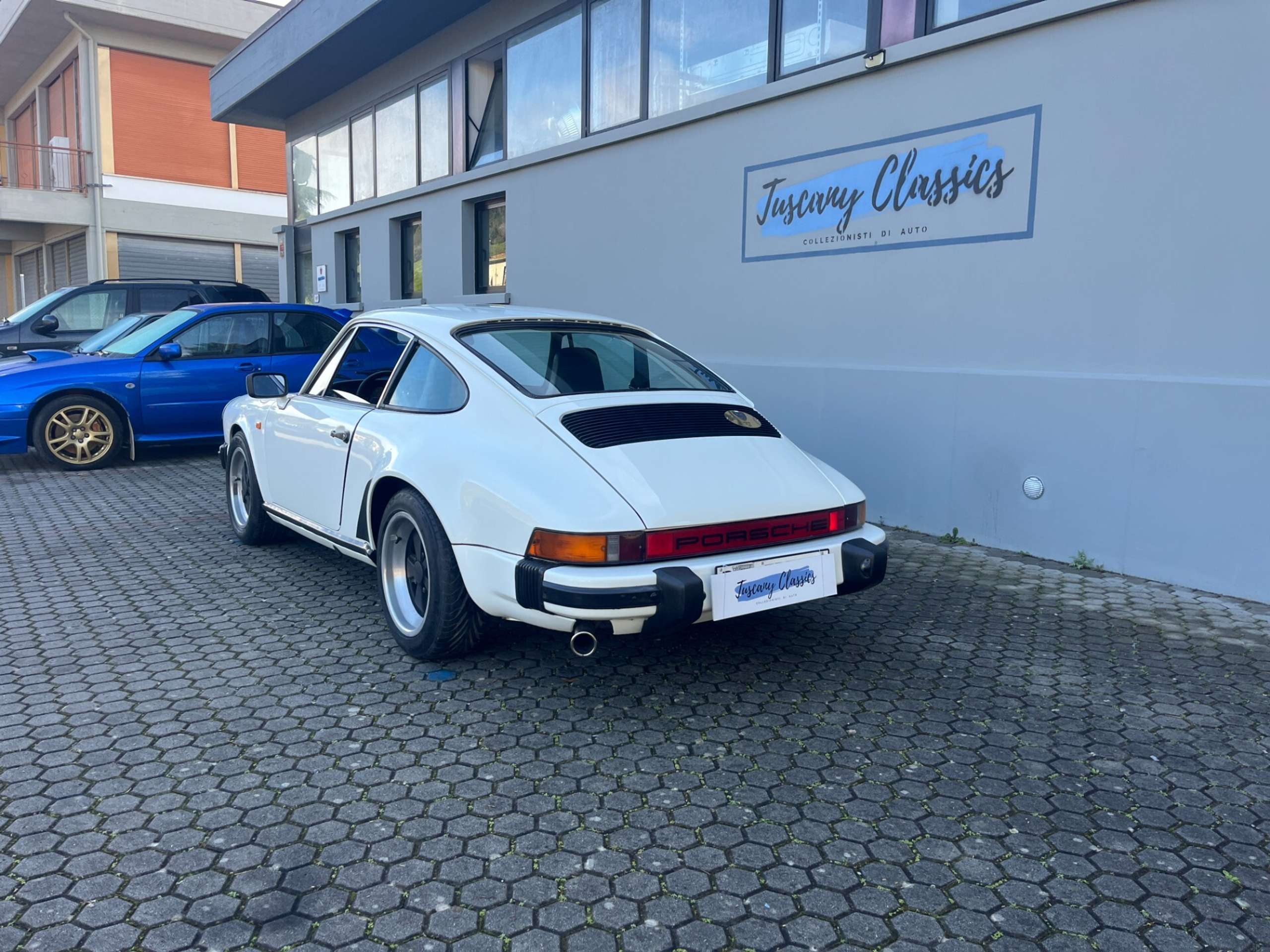 Porsche - 911