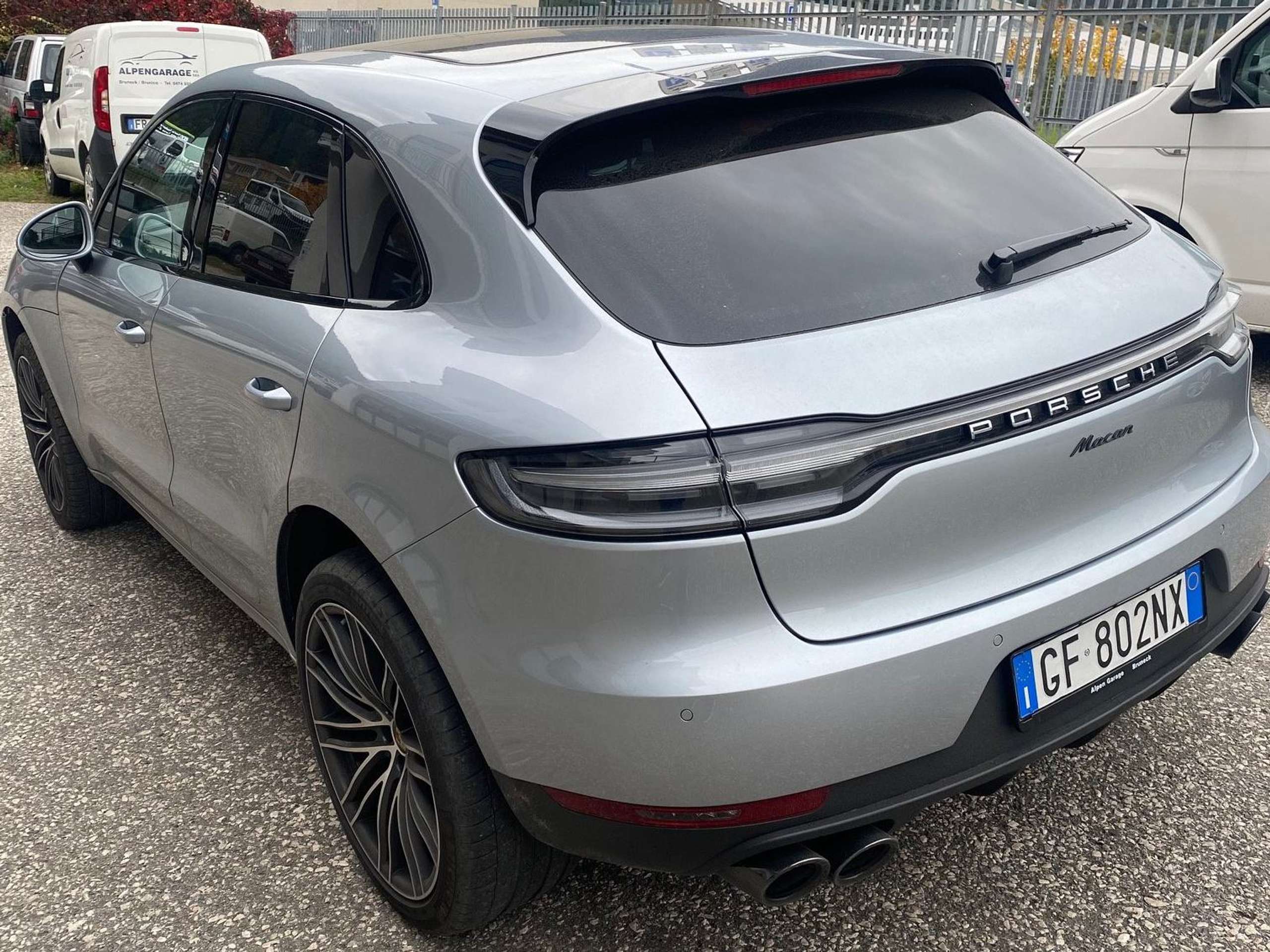 Porsche - Macan