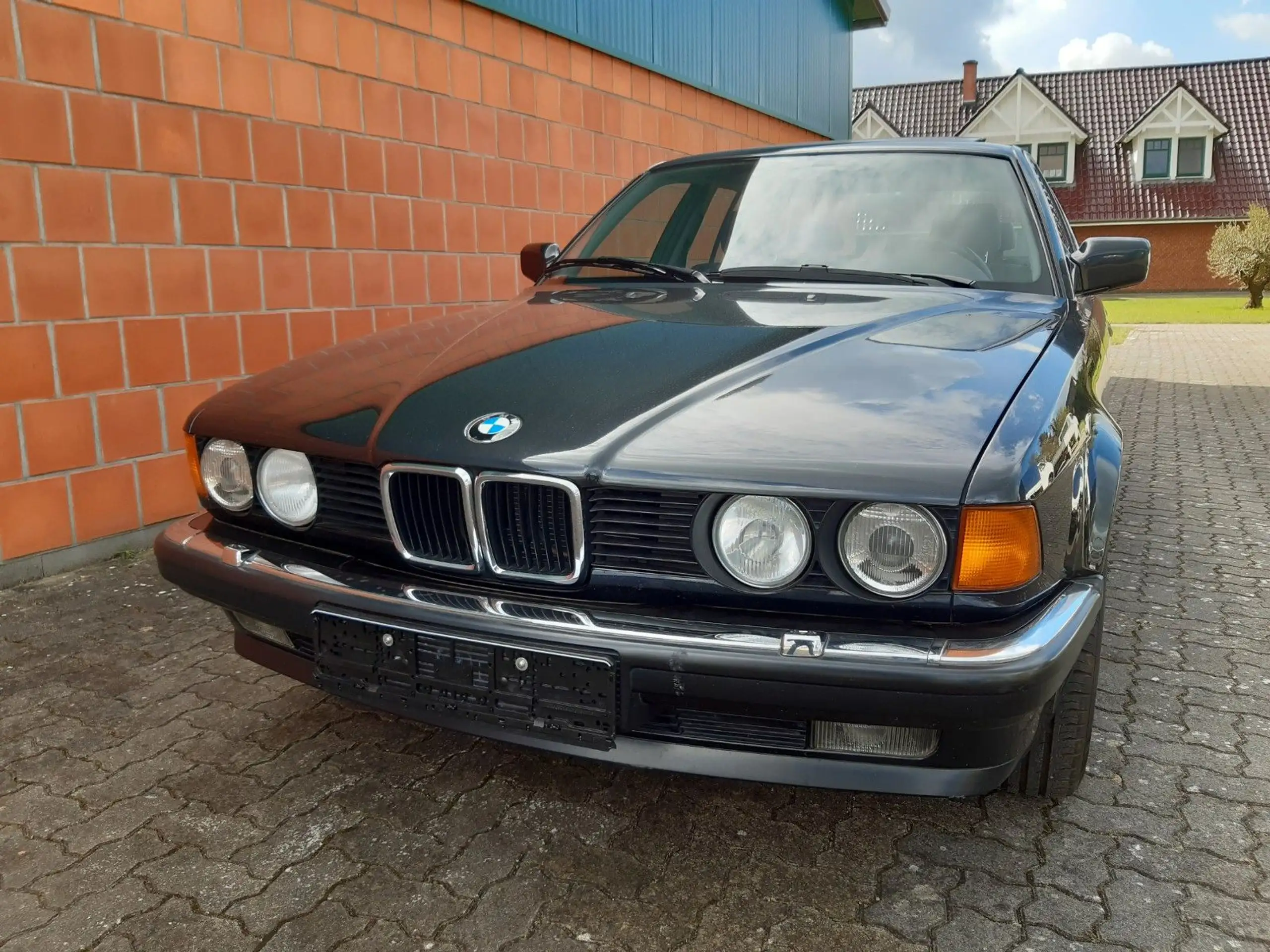 BMW - 730