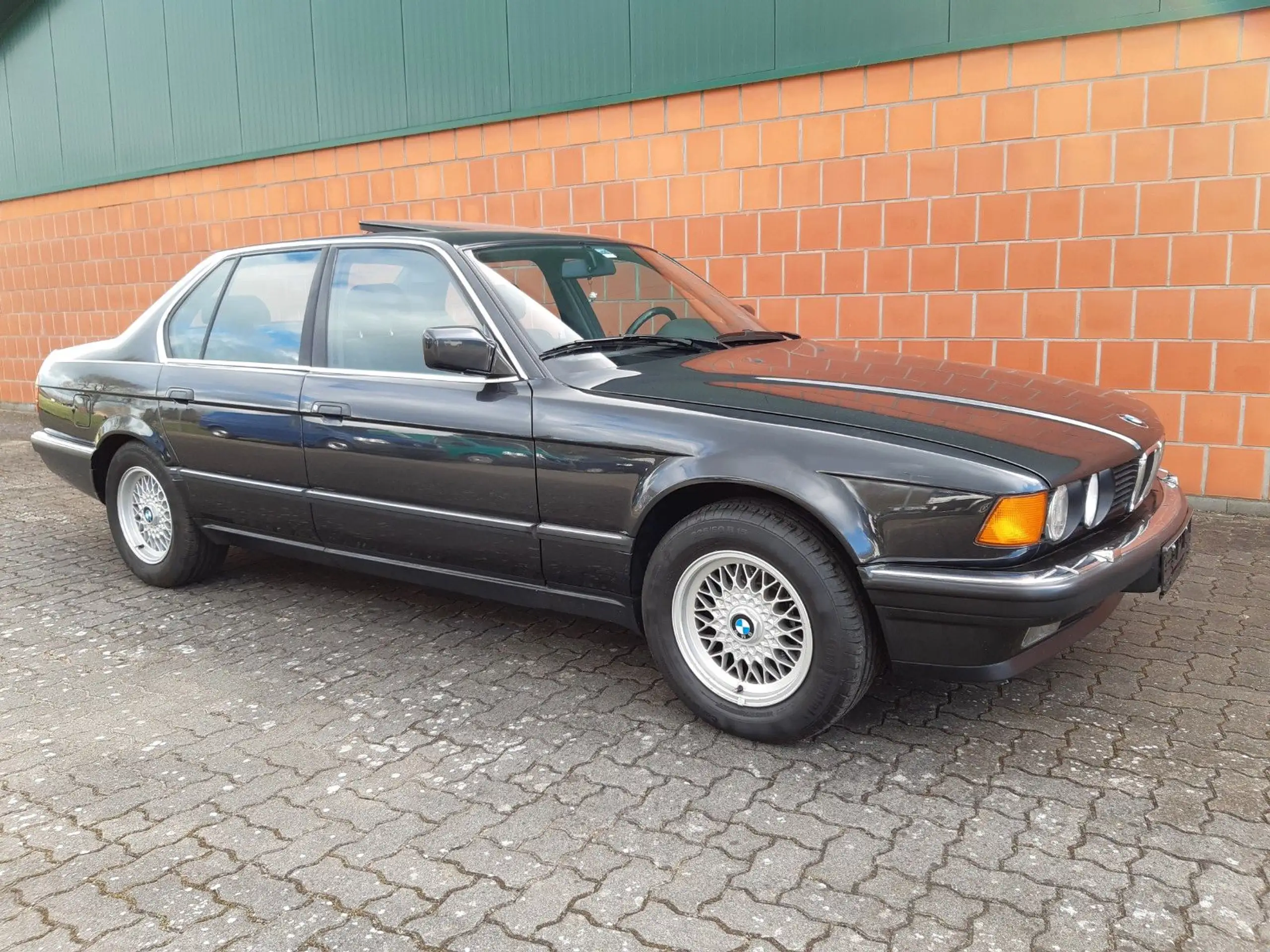 BMW - 730