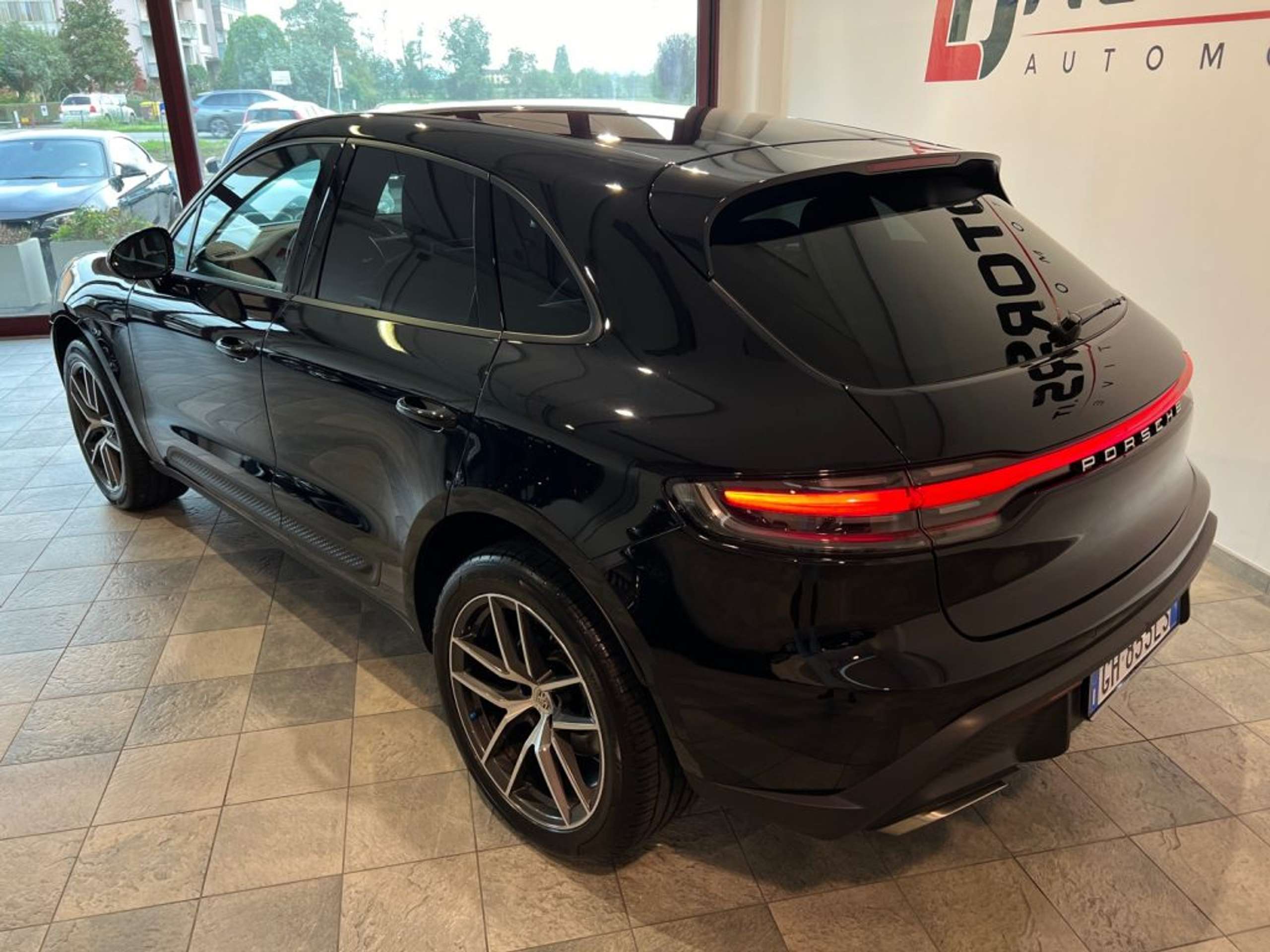 Porsche - Macan