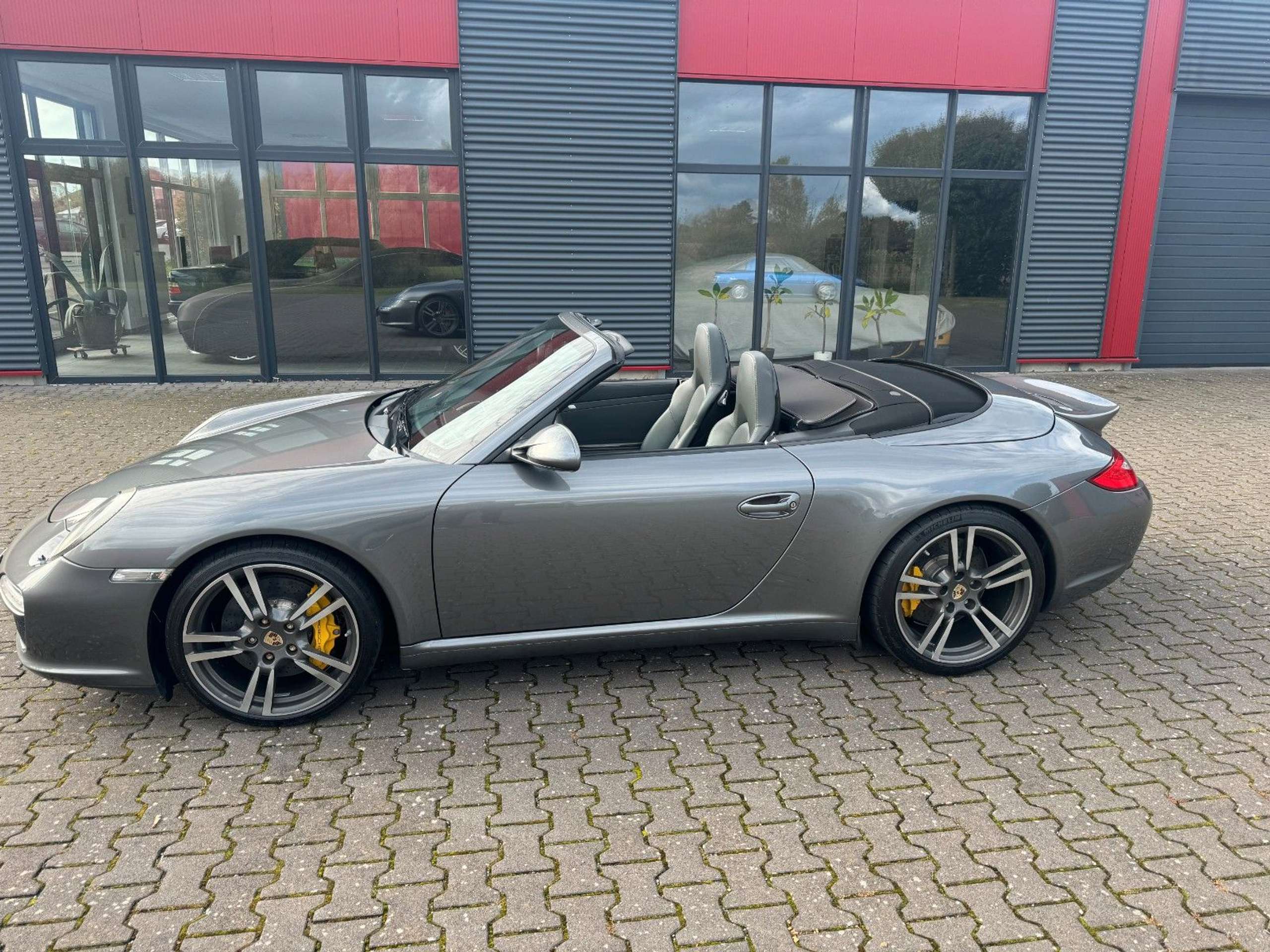 Porsche - 911