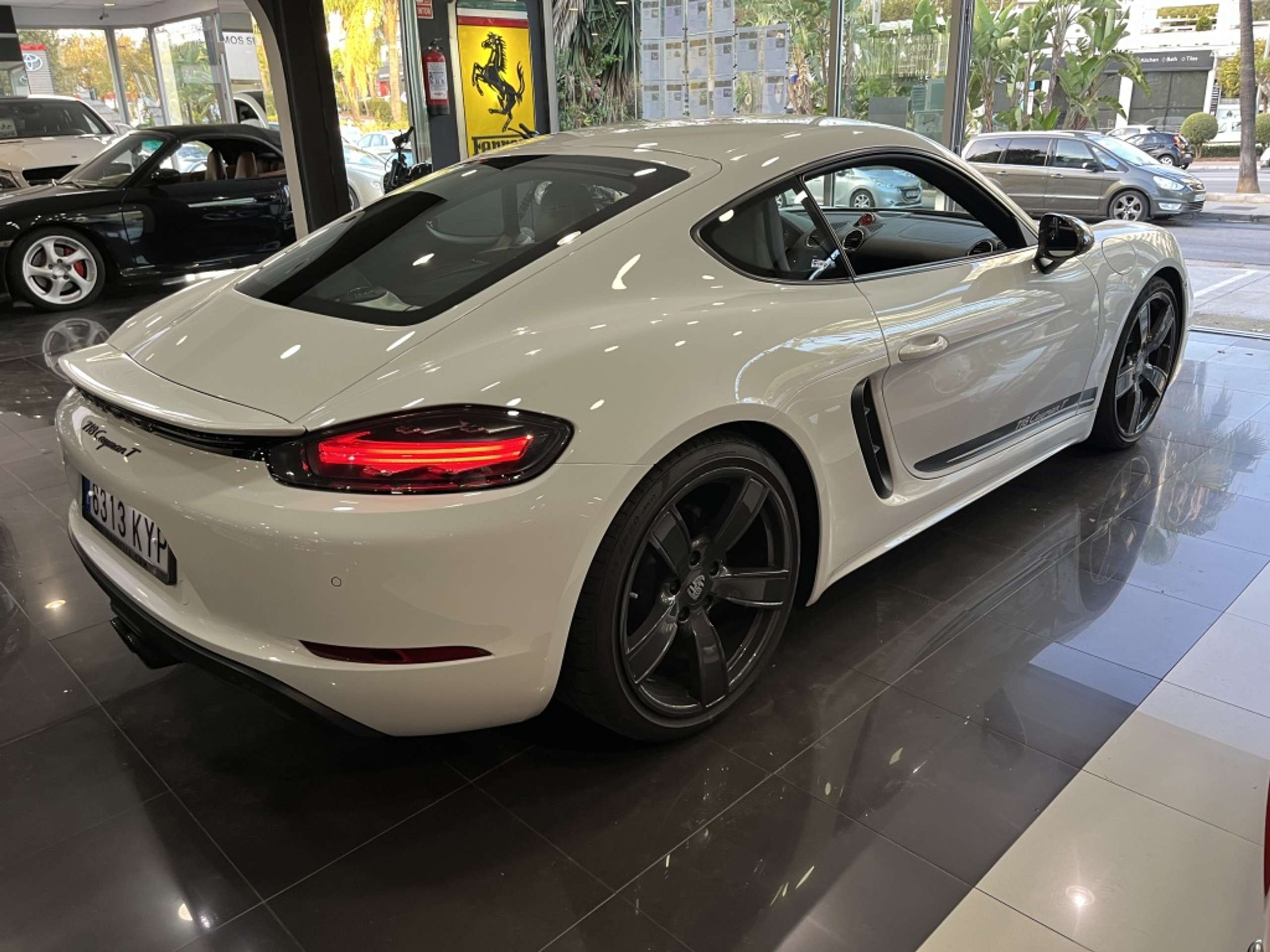 Porsche - Cayman