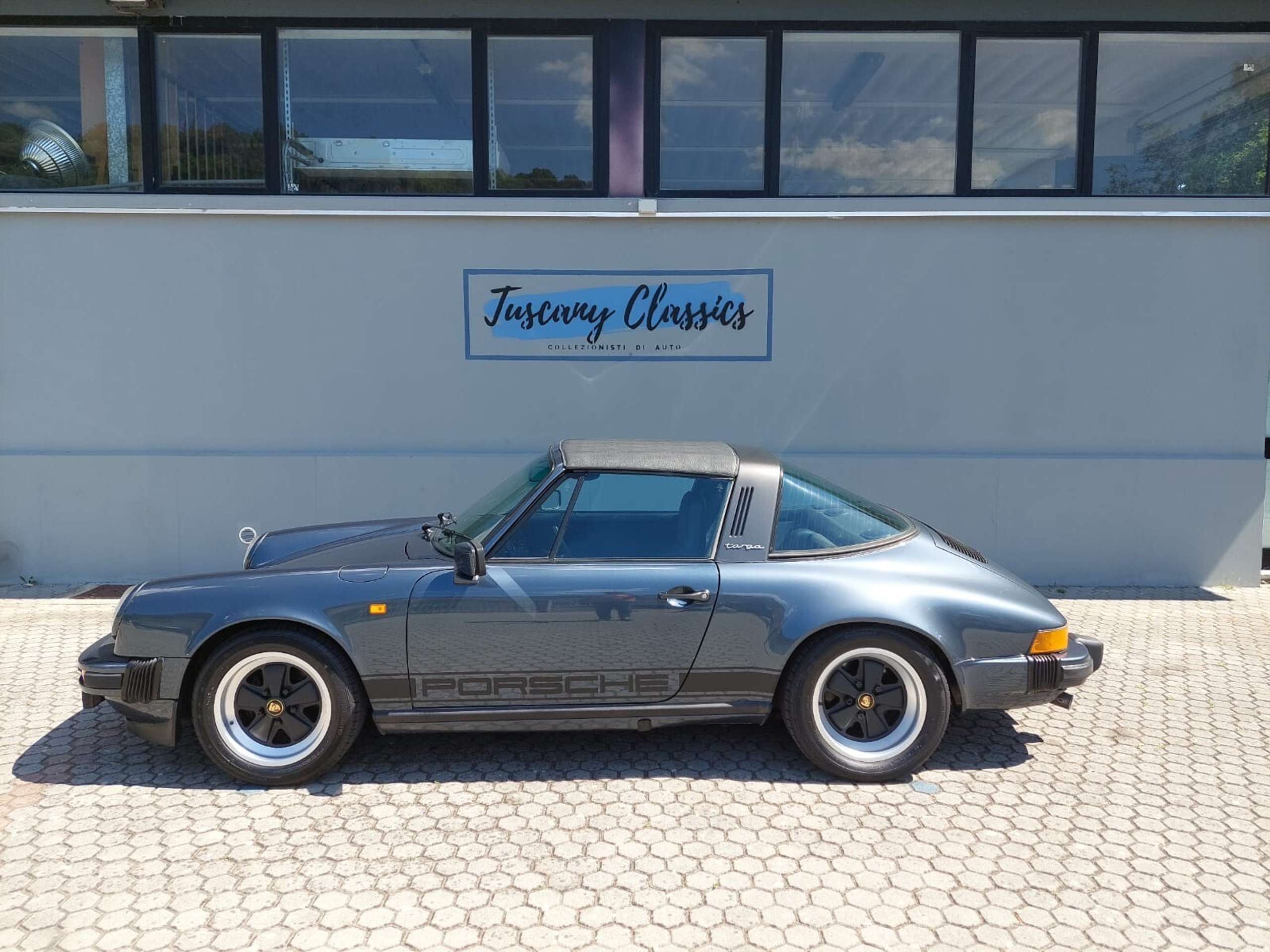 Porsche - 911