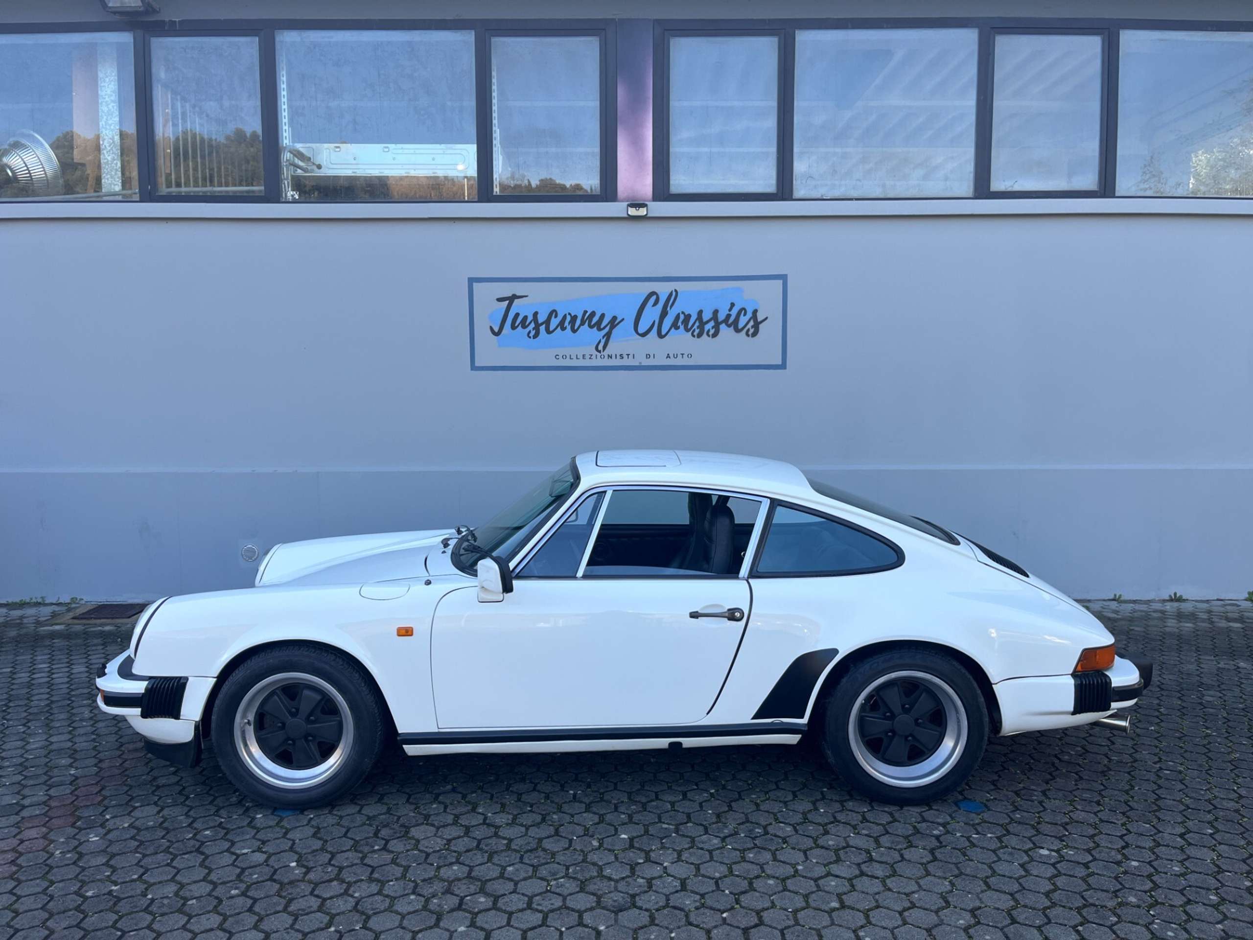 Porsche - 911