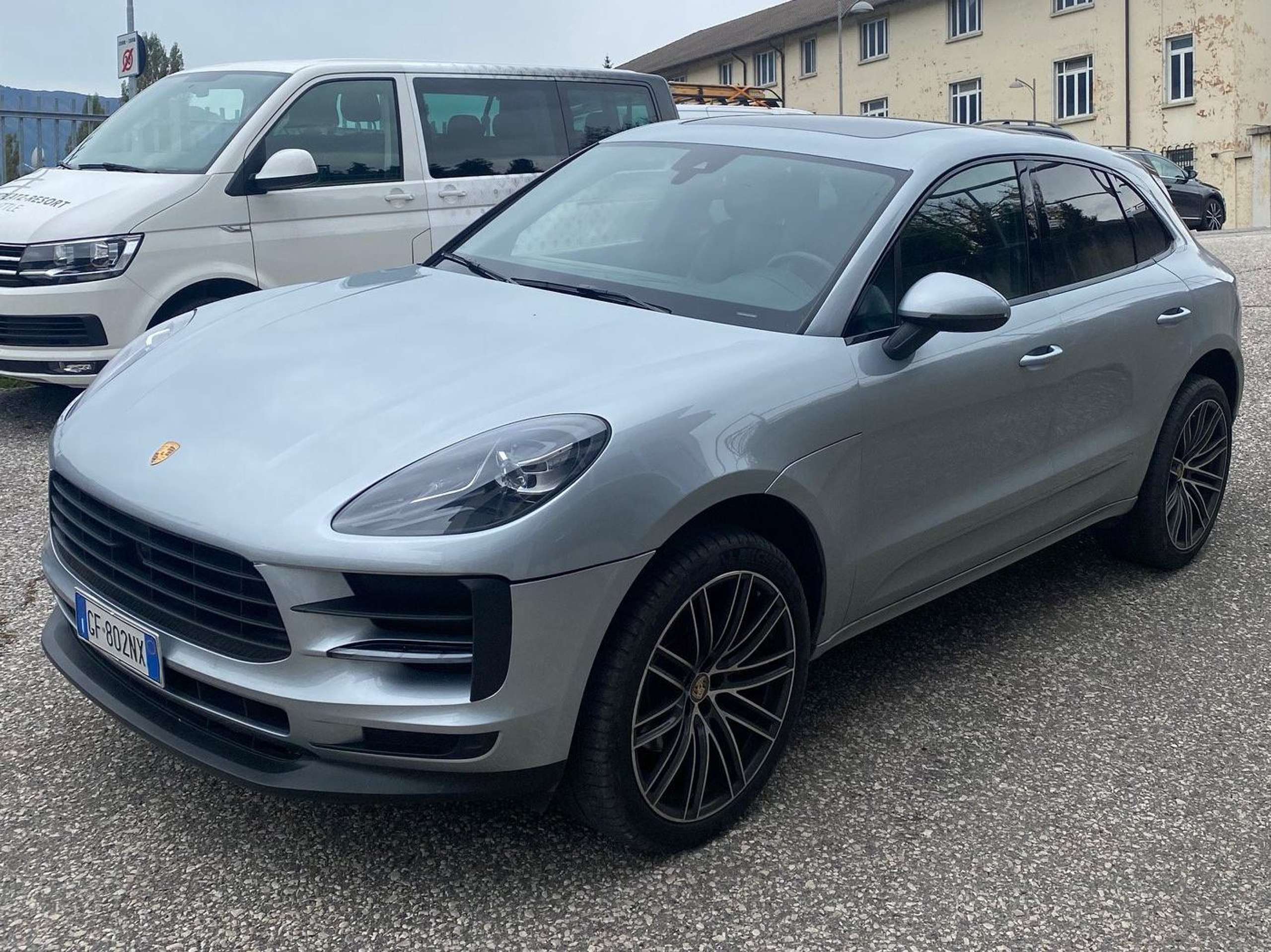 Porsche - Macan