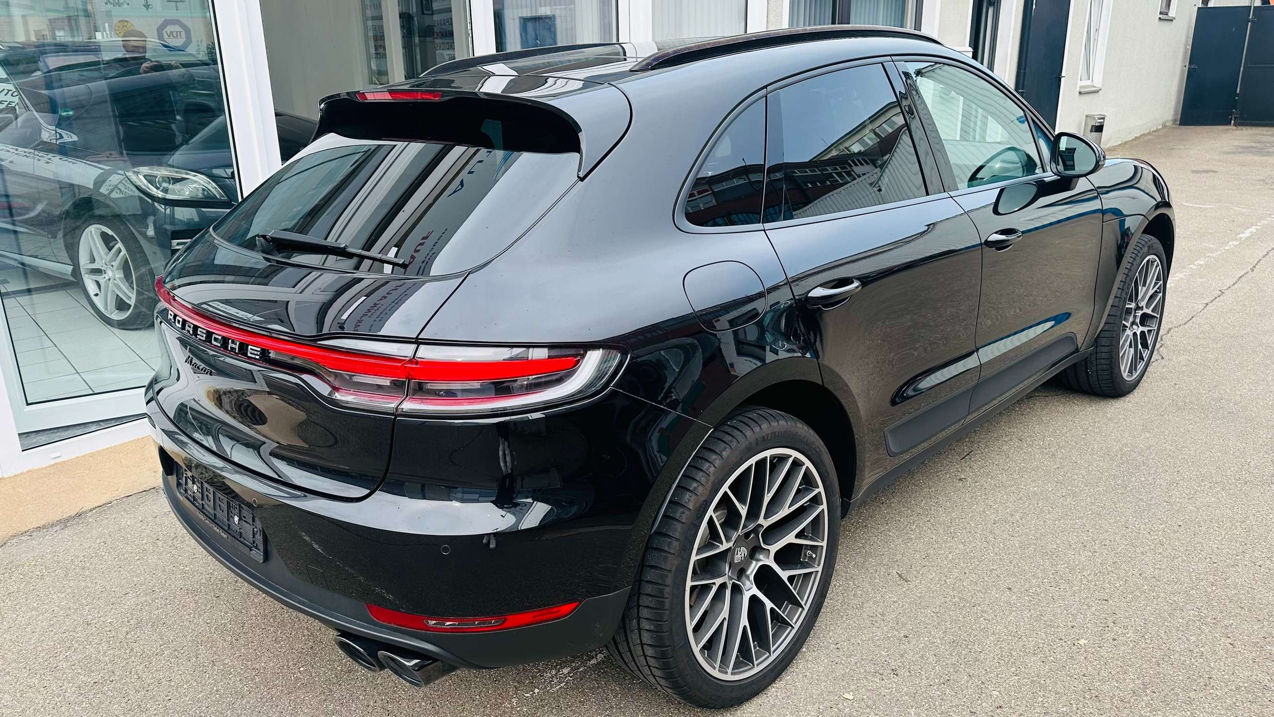 Porsche - Macan