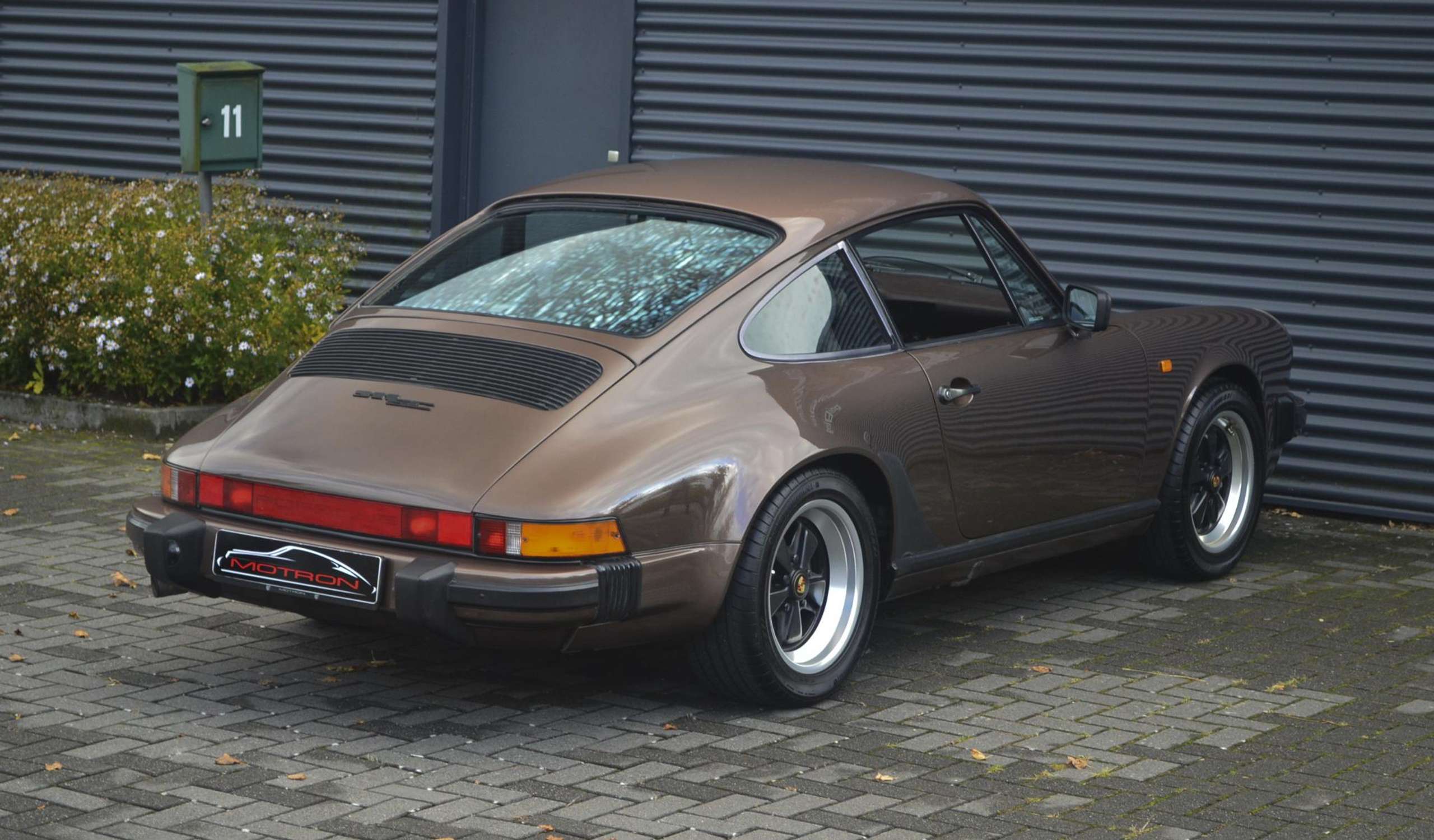 Porsche - 911