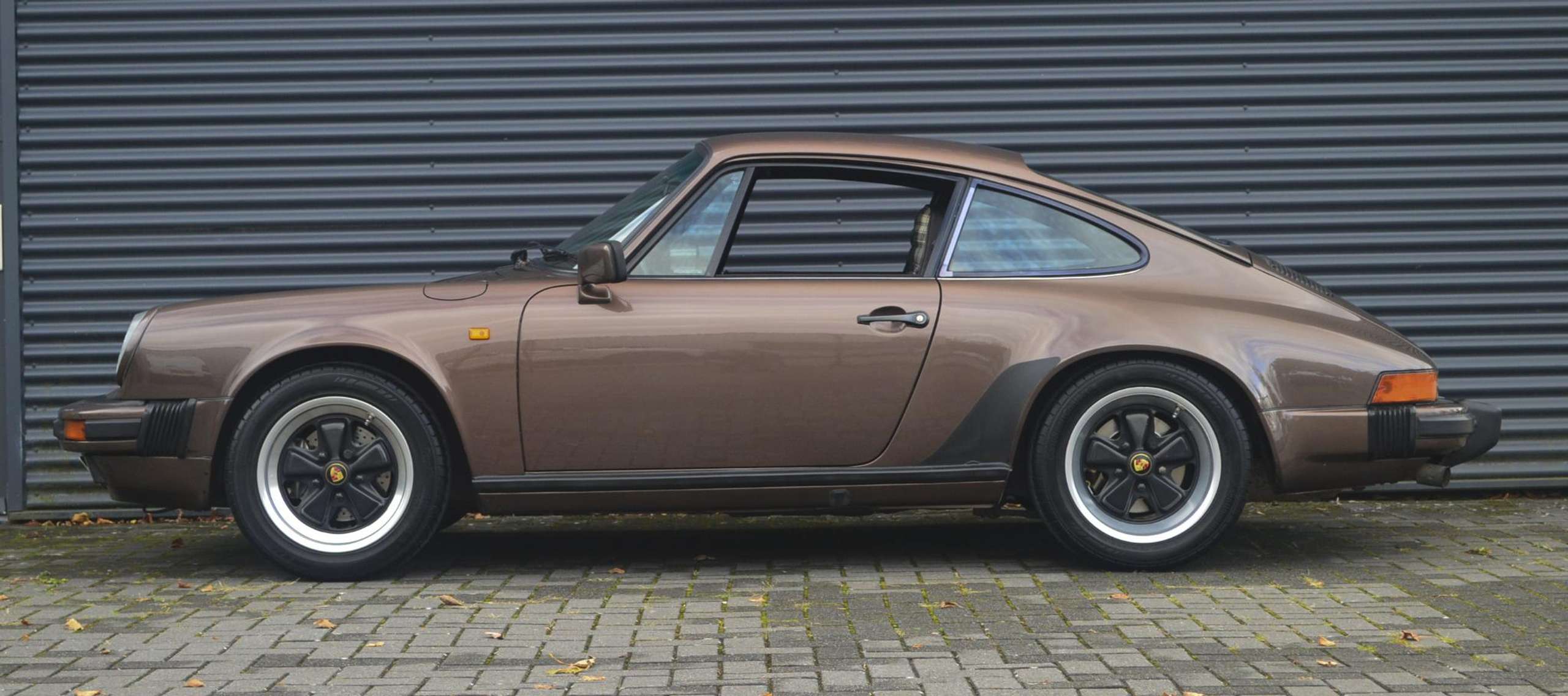 Porsche - 911