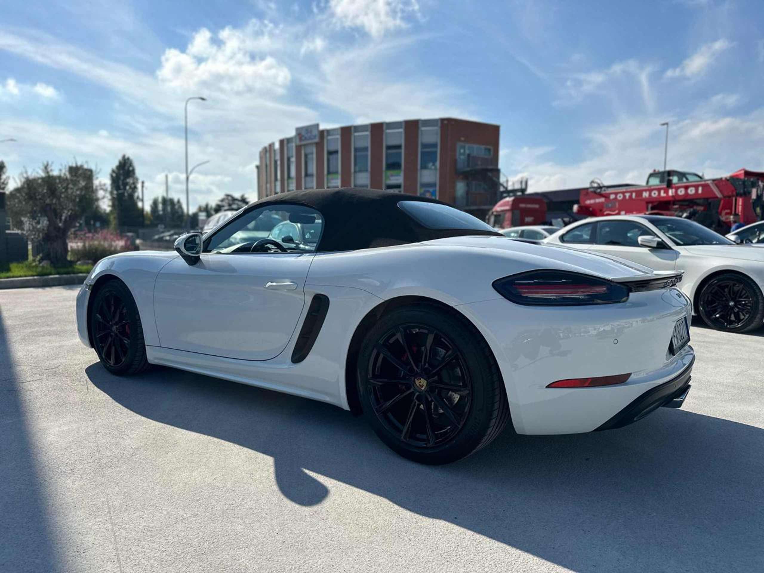 Porsche - 718 Spyder