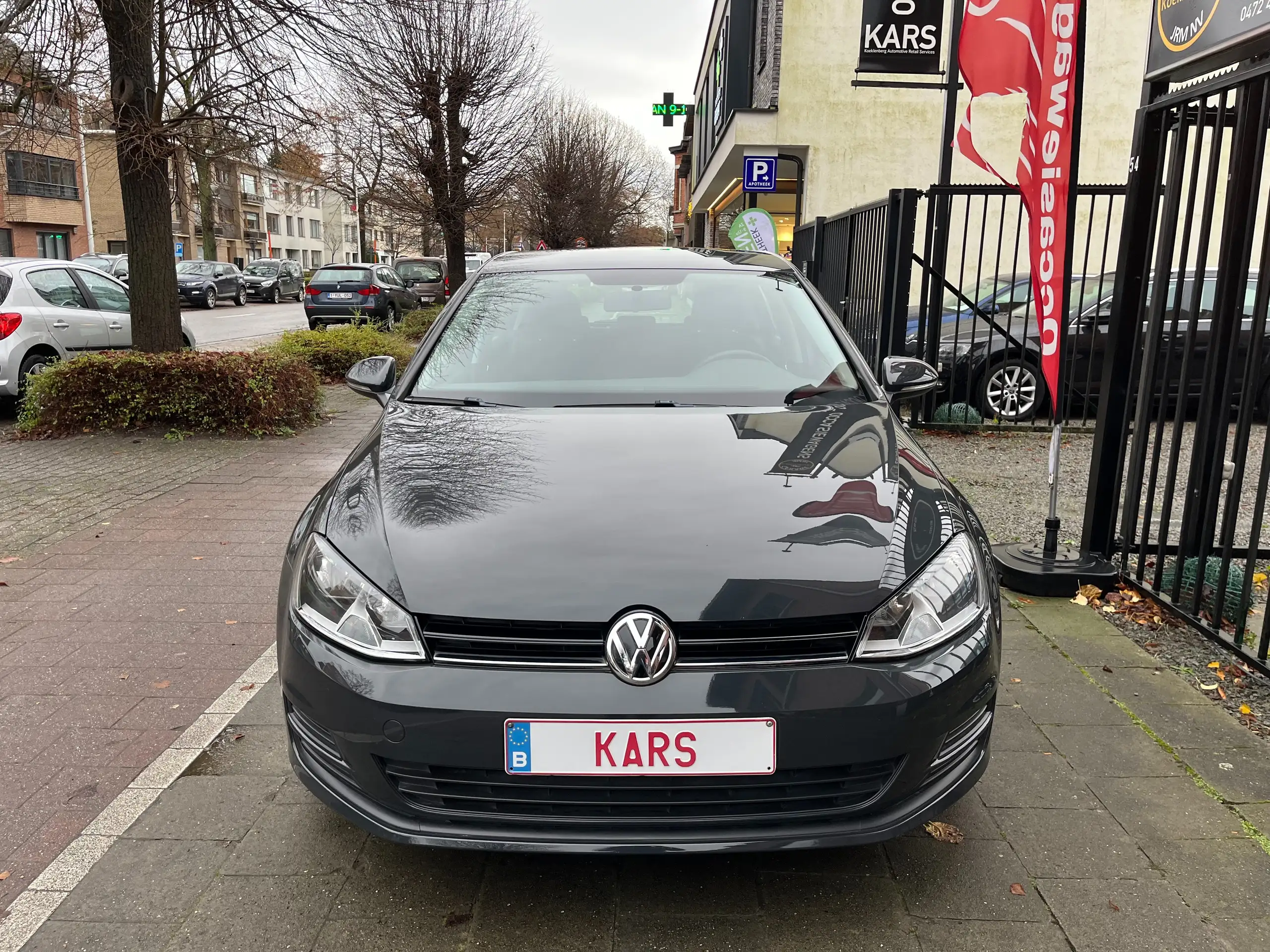 Volkswagen - Golf