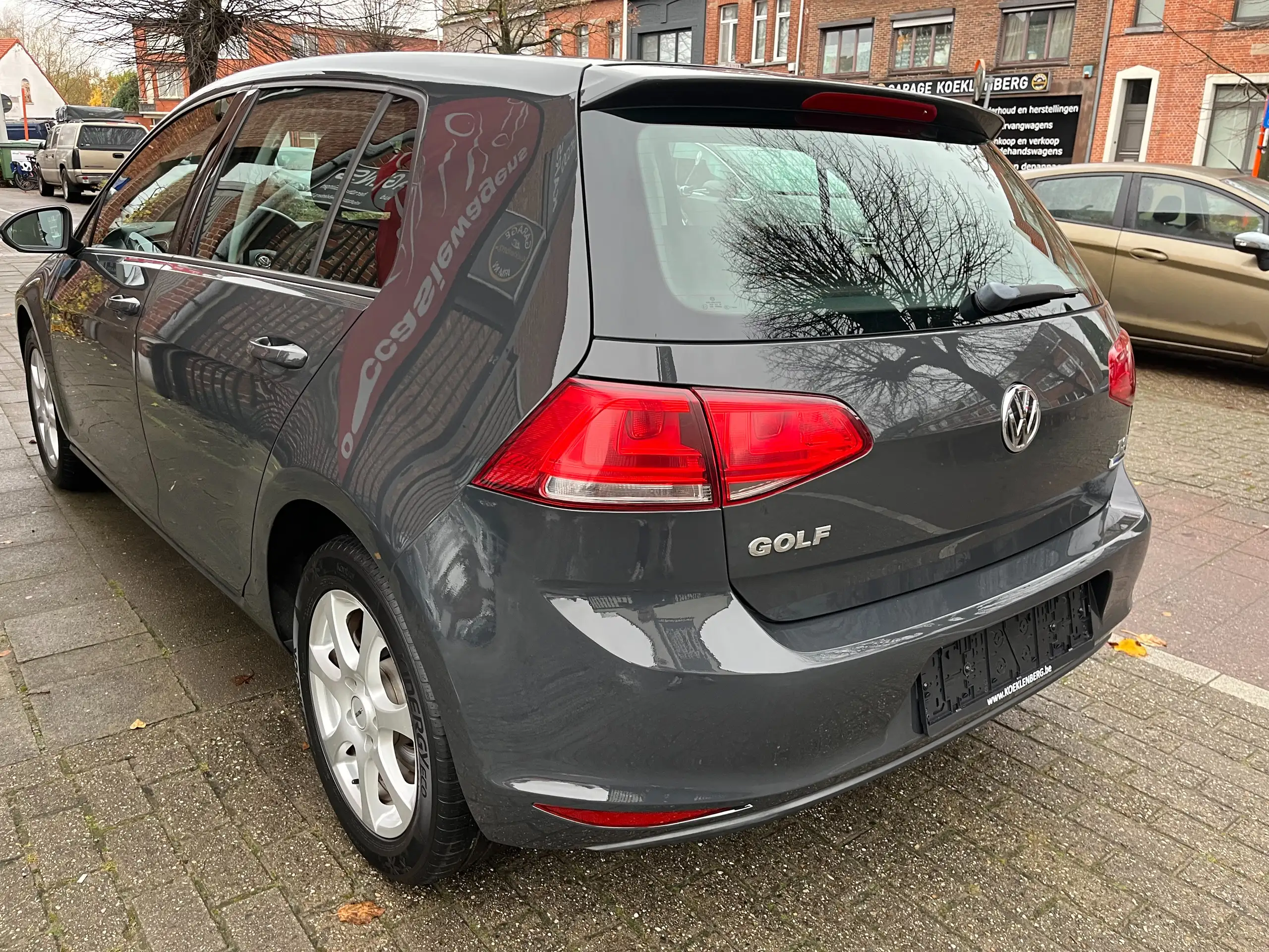 Volkswagen - Golf