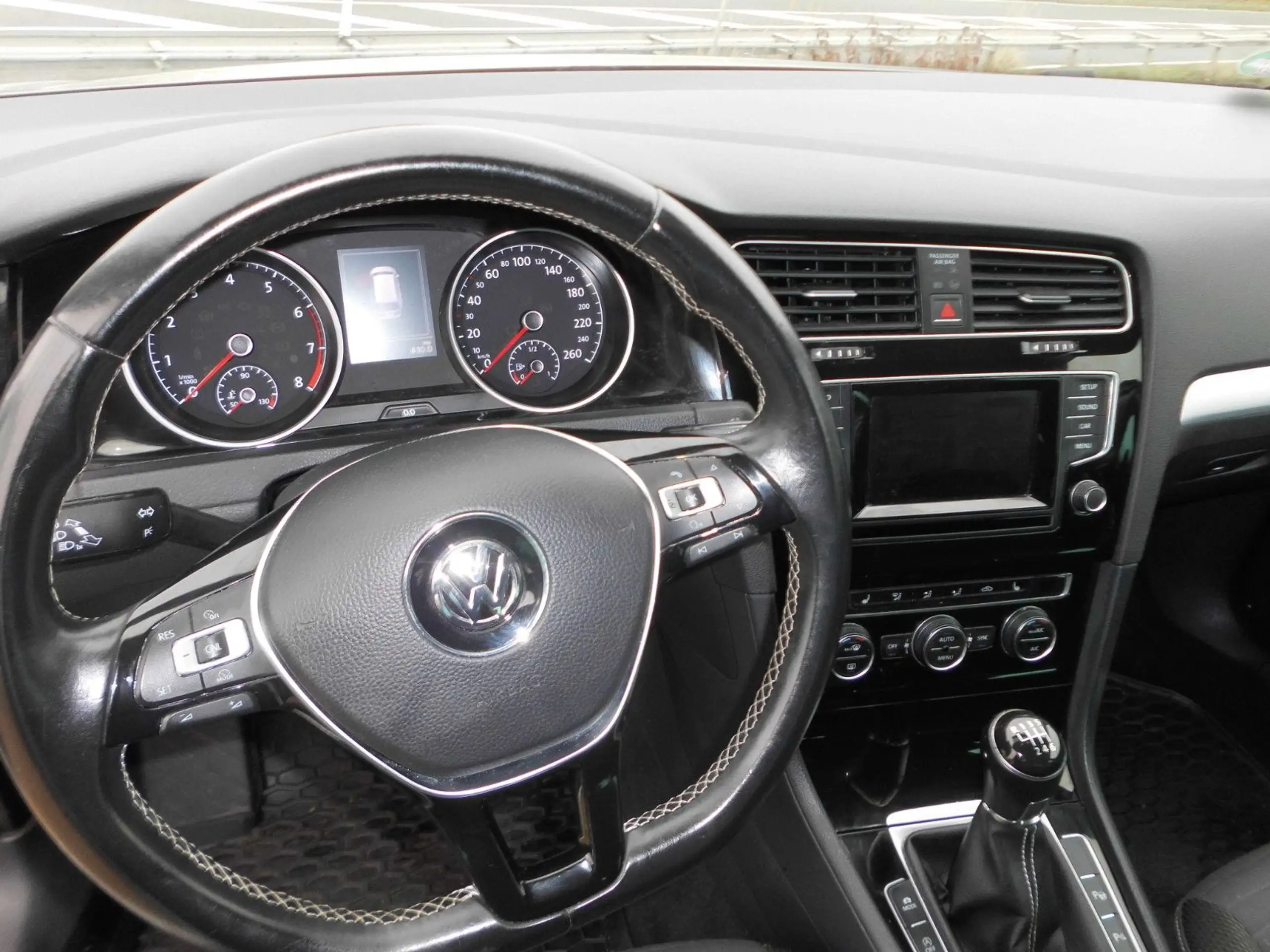 Volkswagen - Golf