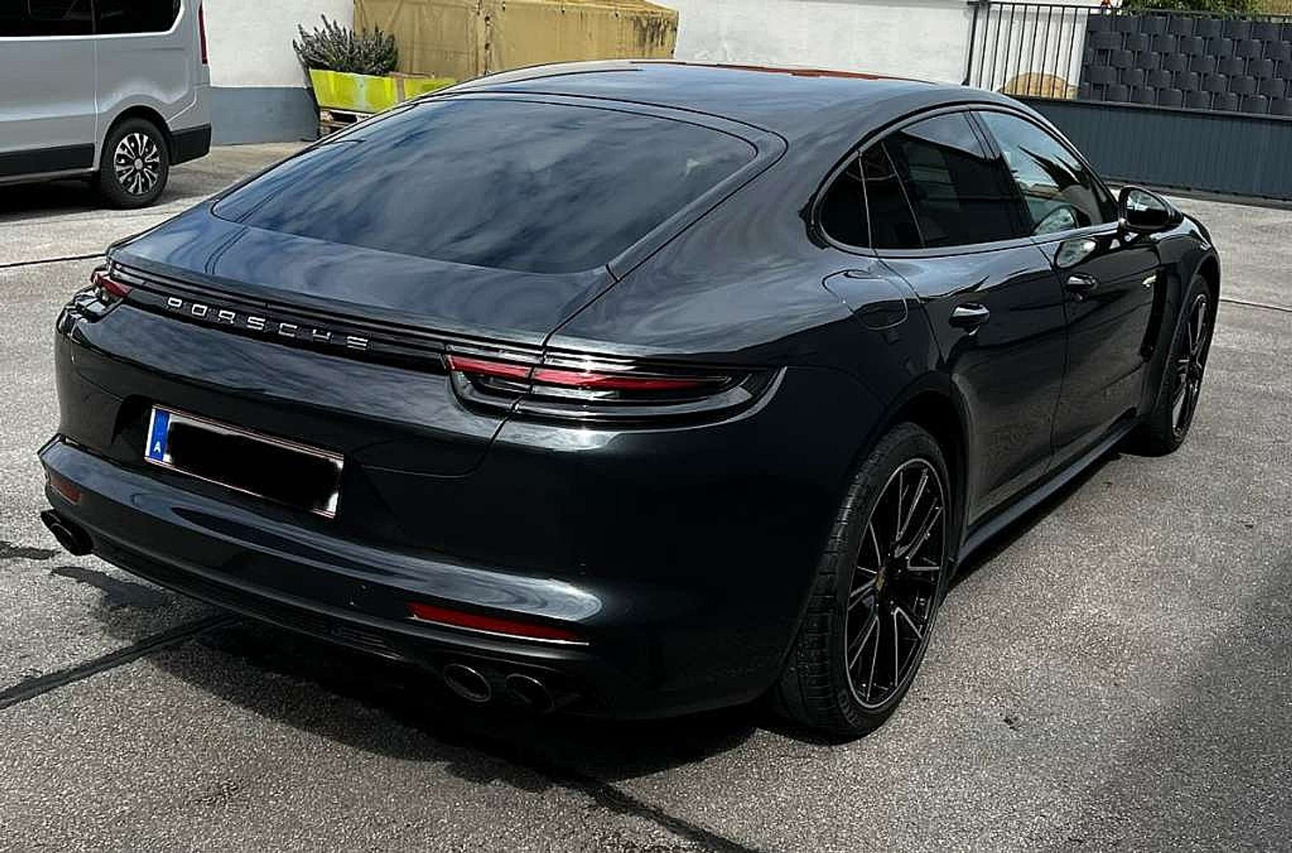 Porsche - Panamera