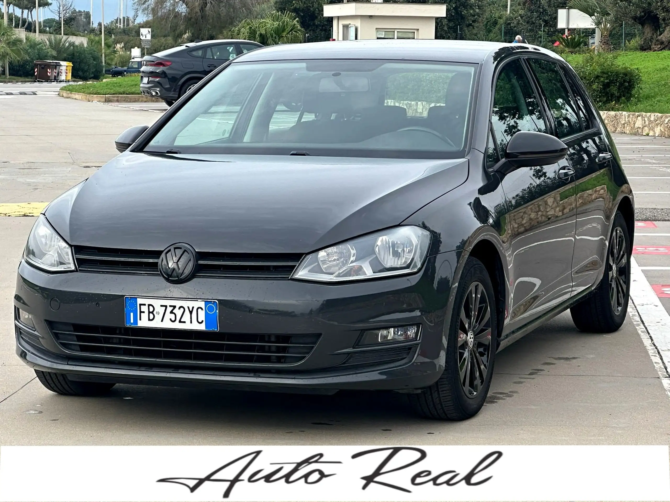 Volkswagen - Golf