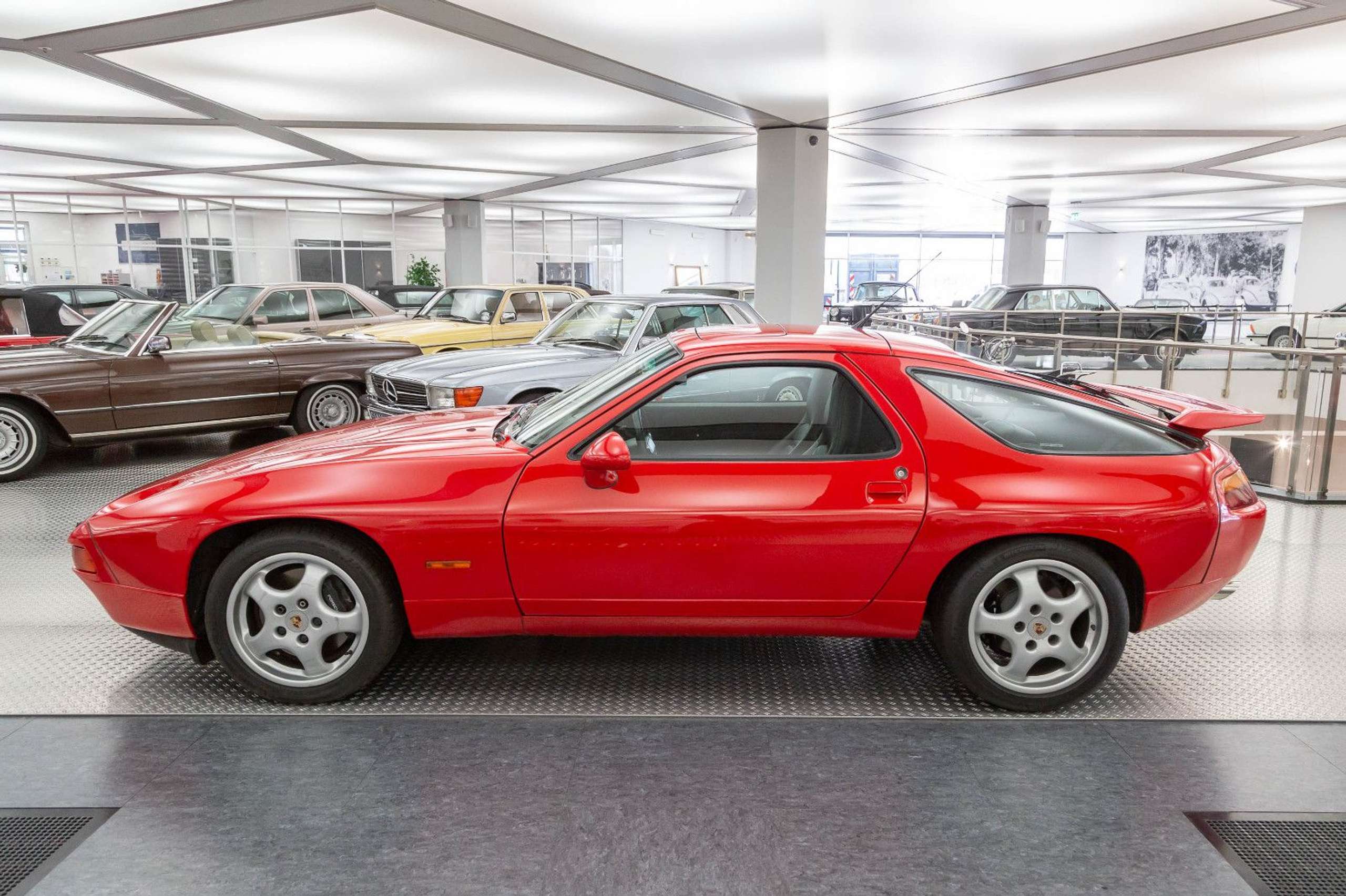 Porsche - 928