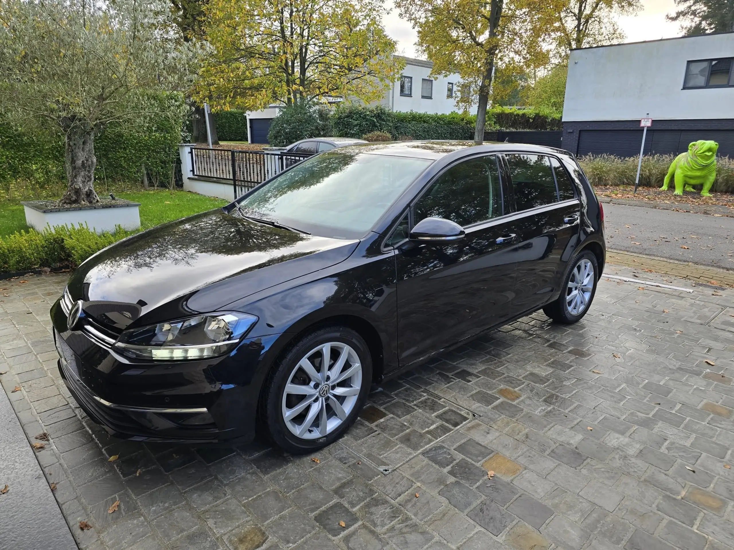 Volkswagen - Golf