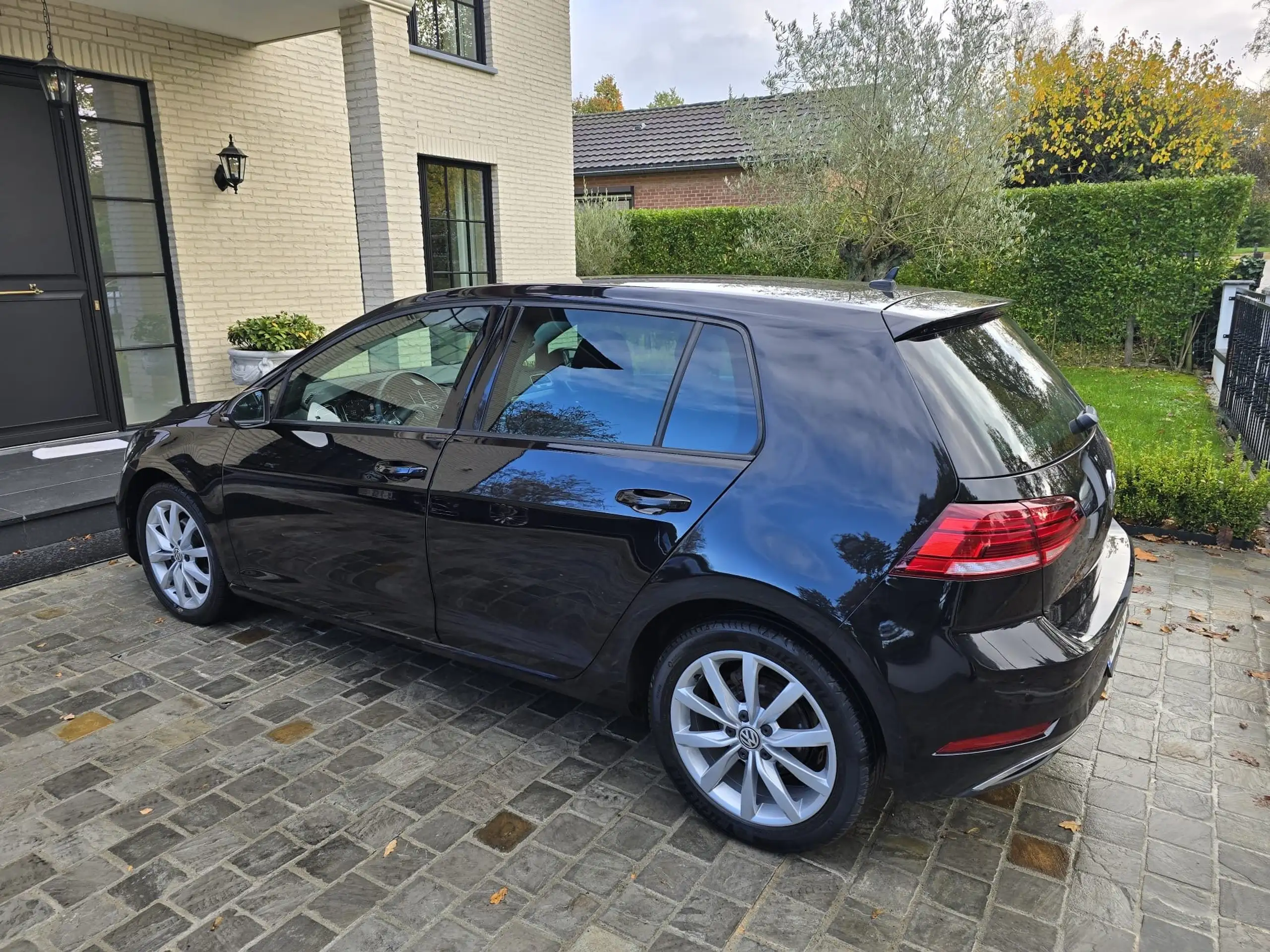 Volkswagen - Golf