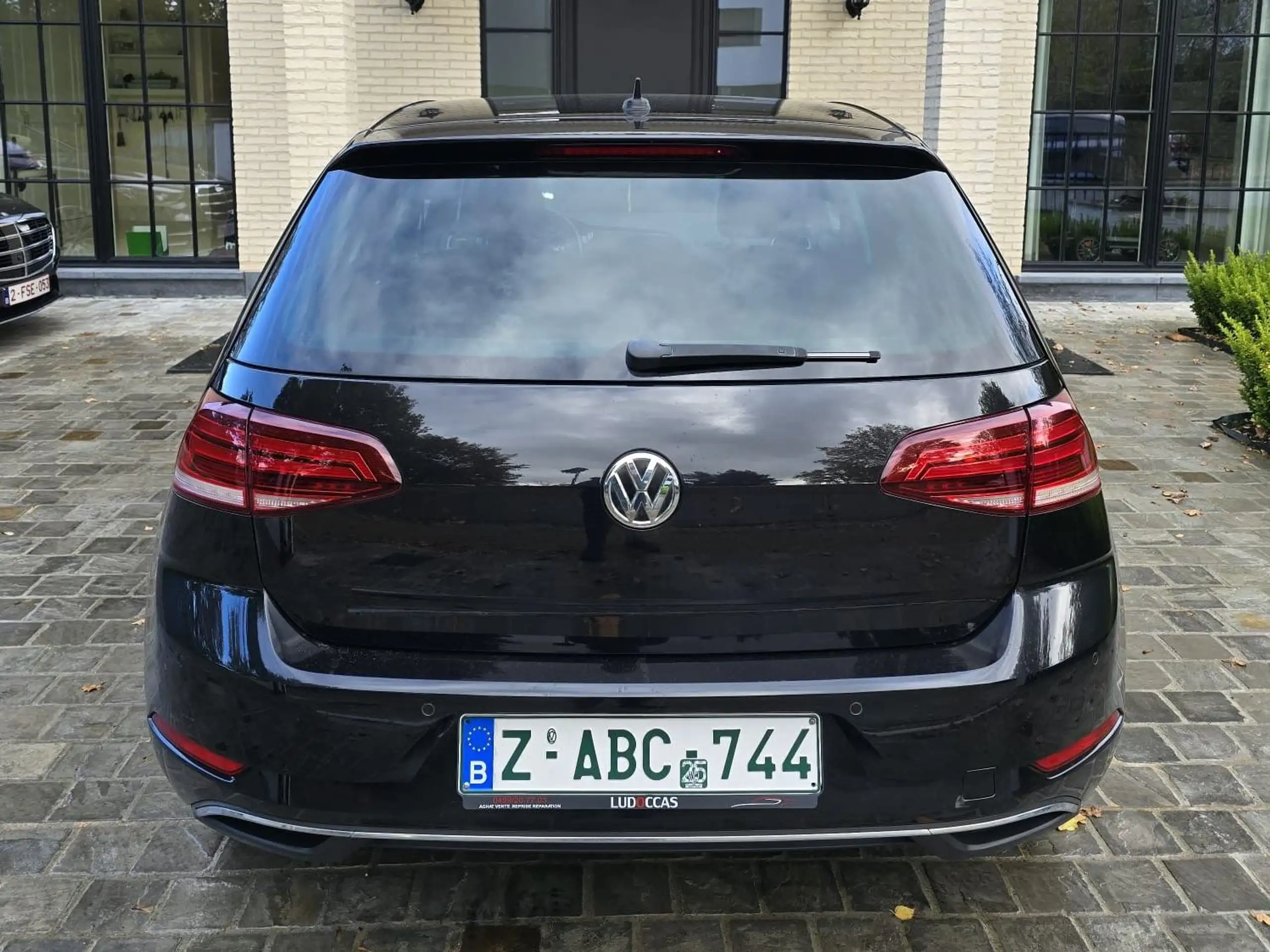 Volkswagen - Golf