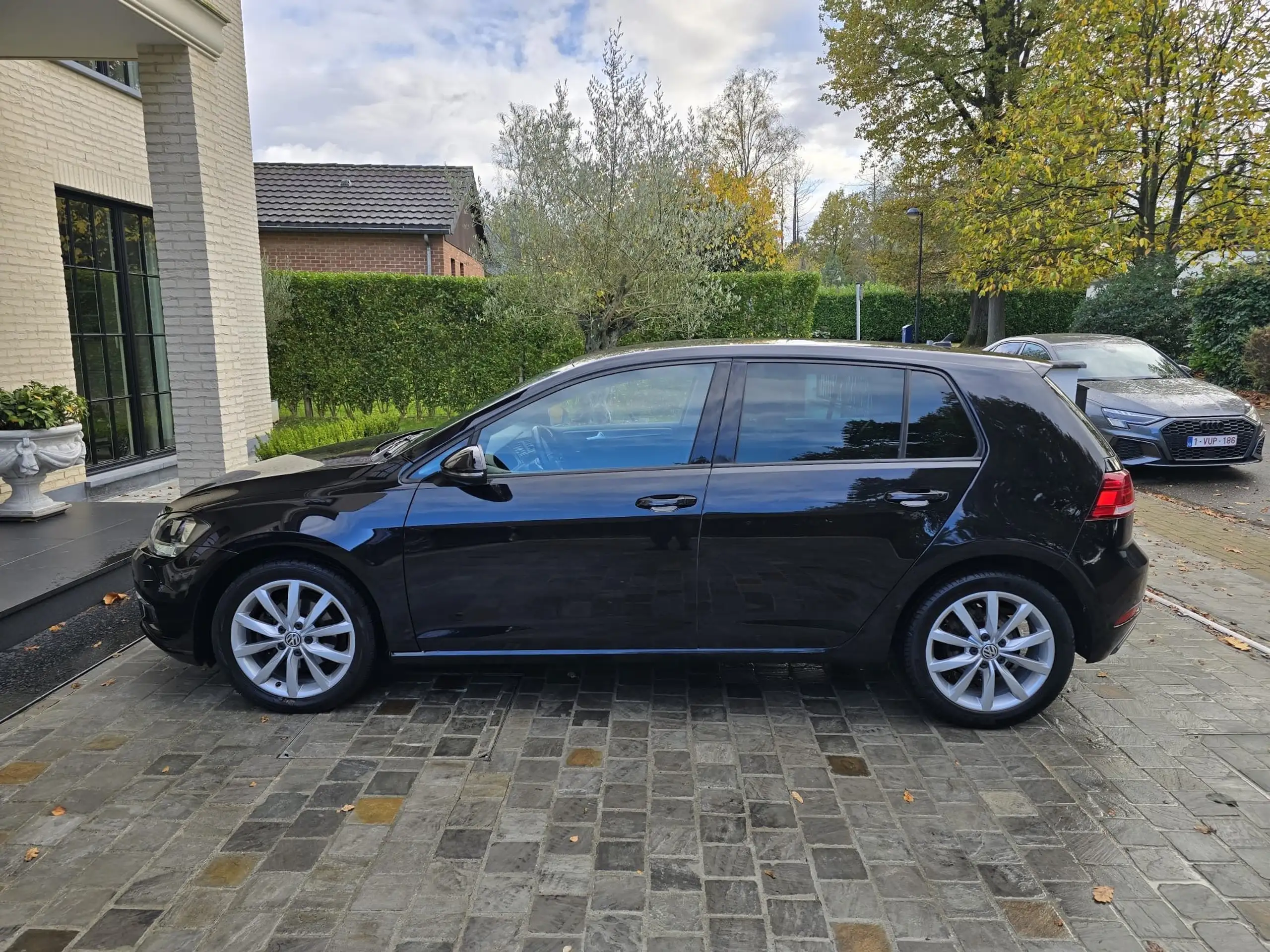 Volkswagen - Golf