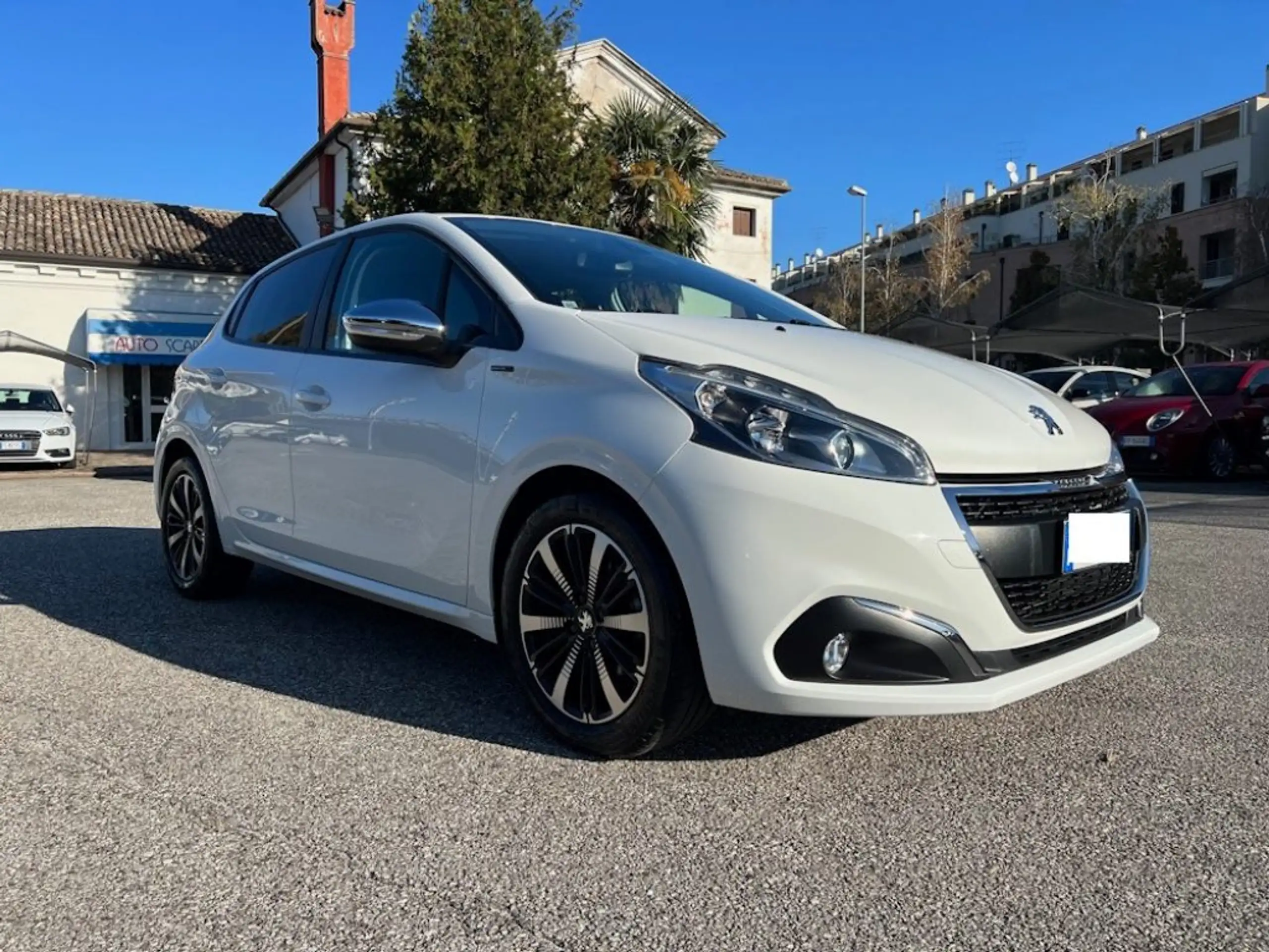 Peugeot - 208