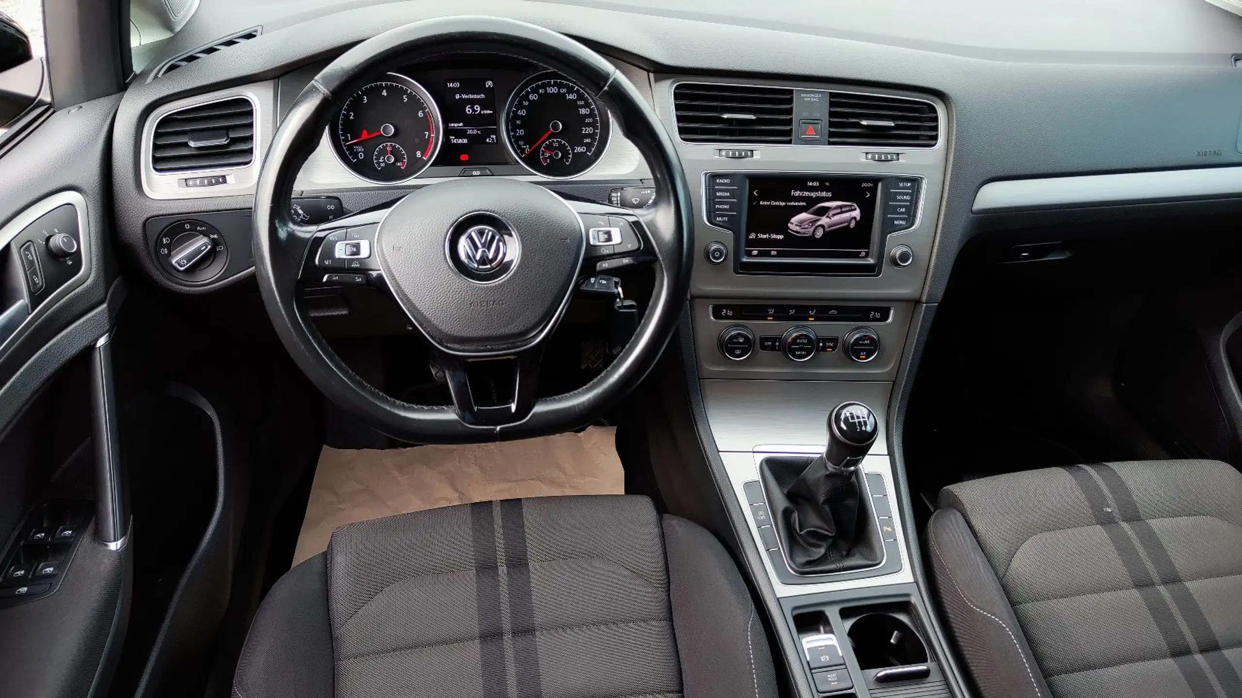 Volkswagen - Golf