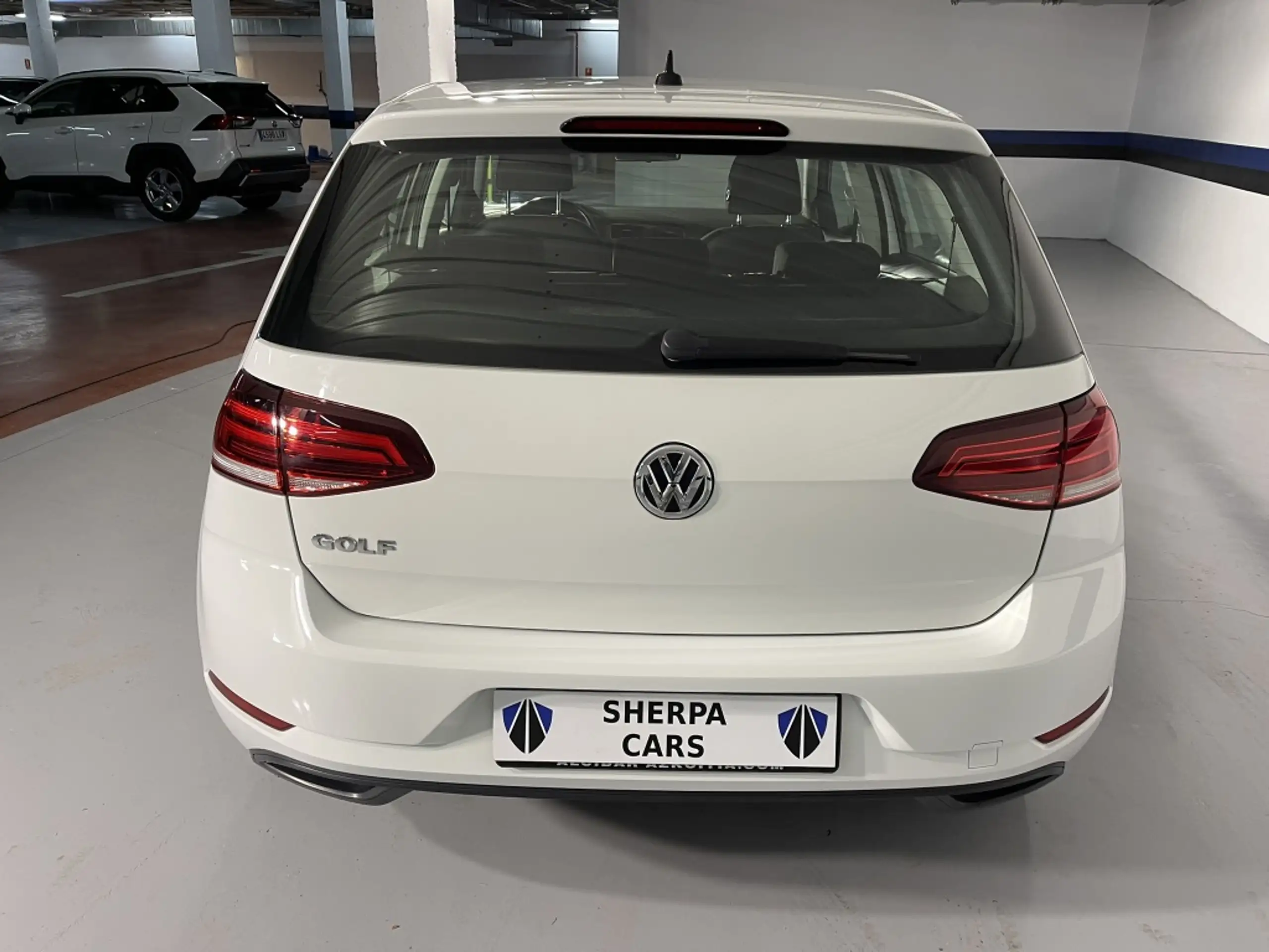 Volkswagen - Golf