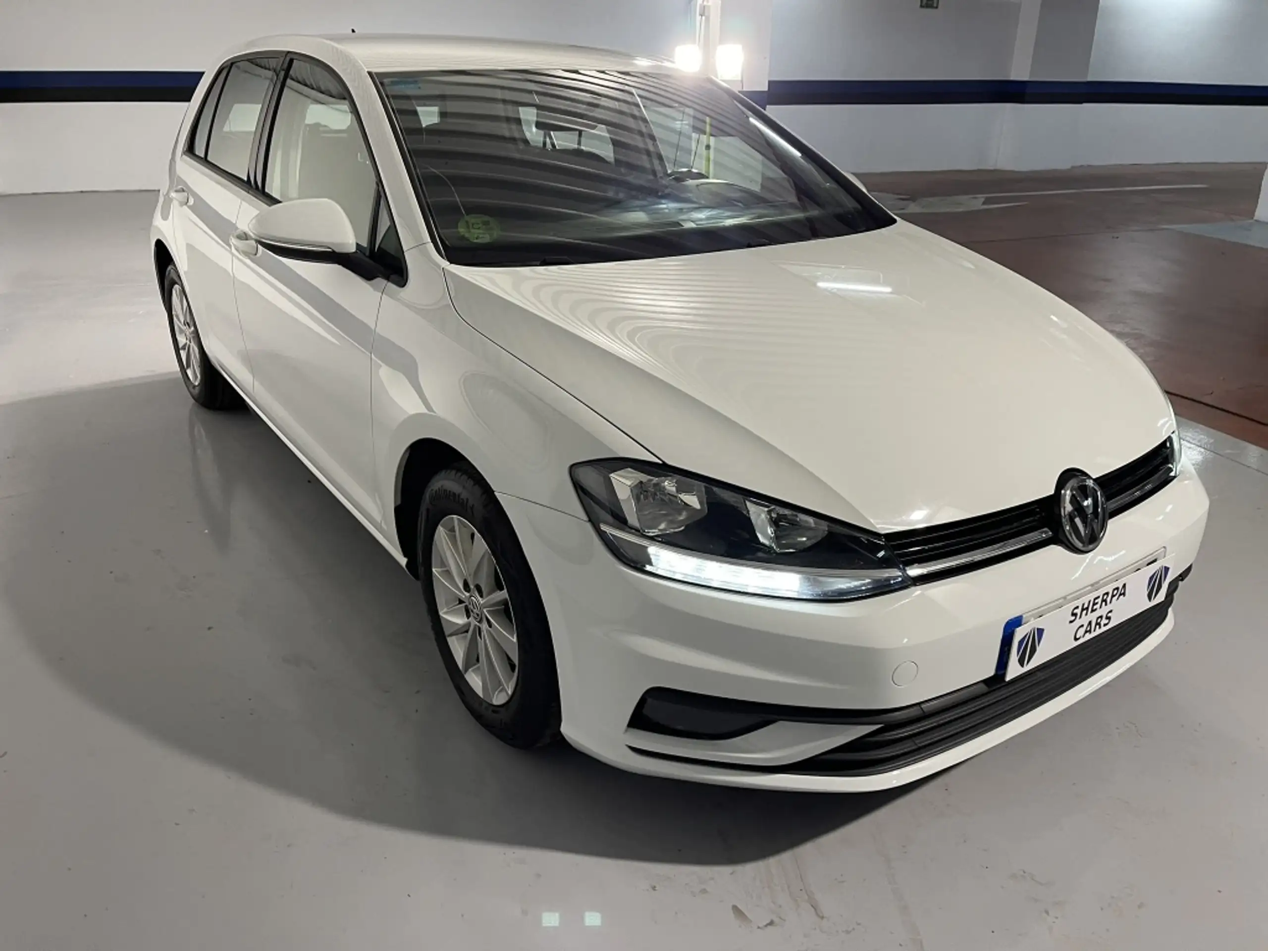 Volkswagen - Golf